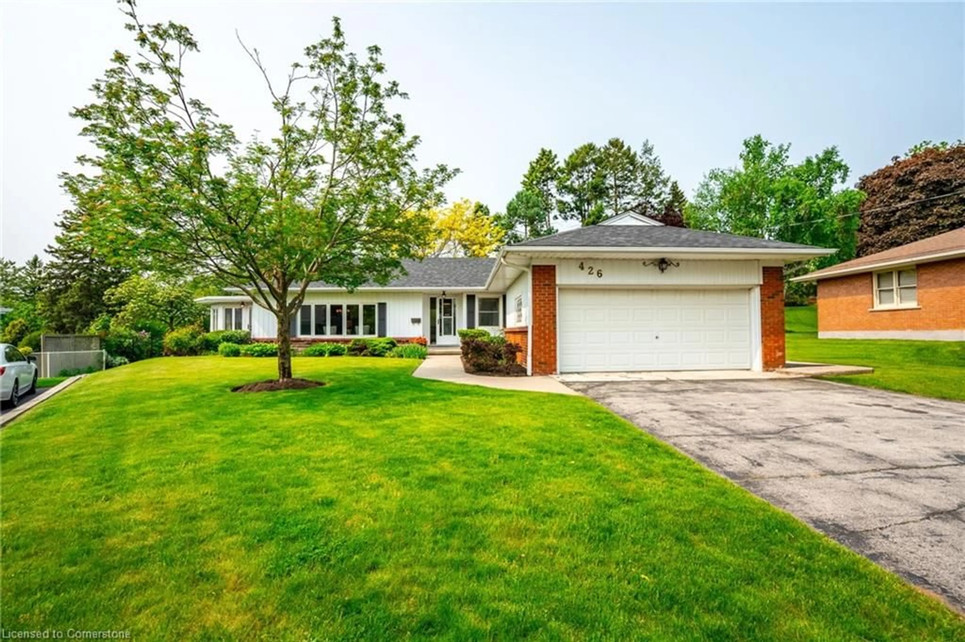Home with brick exterior material, street for 426 North Shore Blvd, Burlington Ontario L7T 1A8