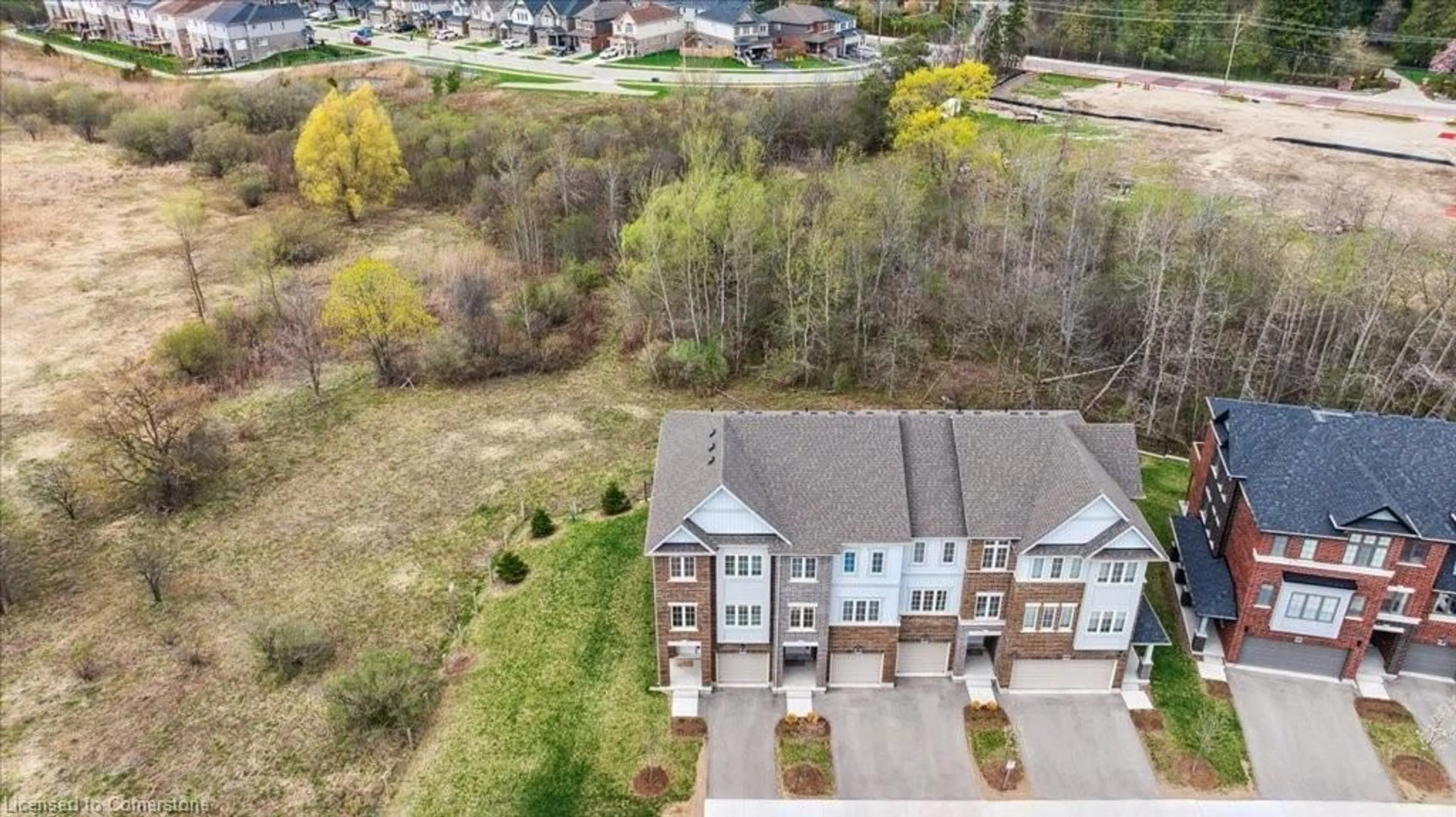 A pic from outside/outdoor area/front of a property/back of a property/a pic from drone, unknown for 311 Woolwich St #30, Waterloo Ontario N2K 0H4