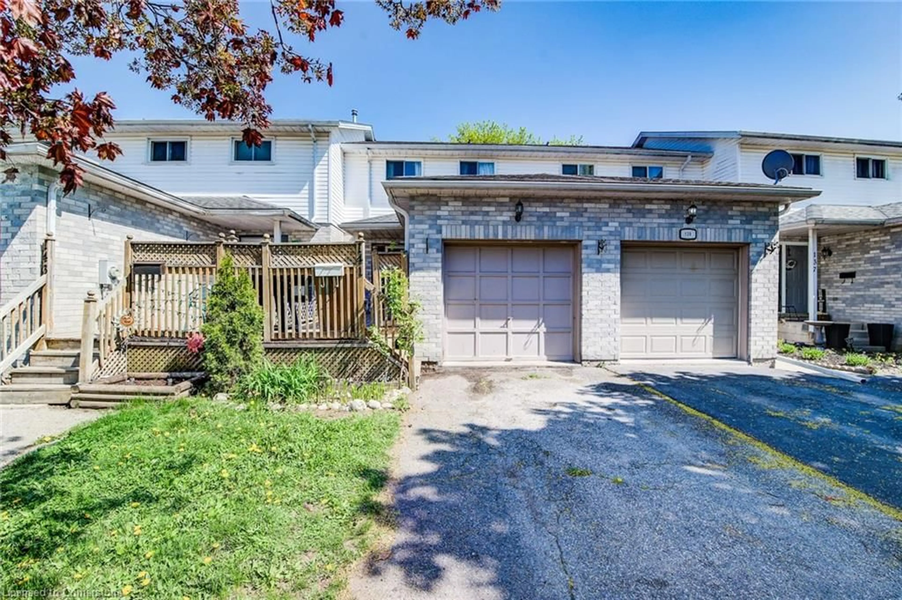 A pic from outside/outdoor area/front of a property/back of a property/a pic from drone, street for 141 Chestnut St, Cambridge Ontario N3H 2J9
