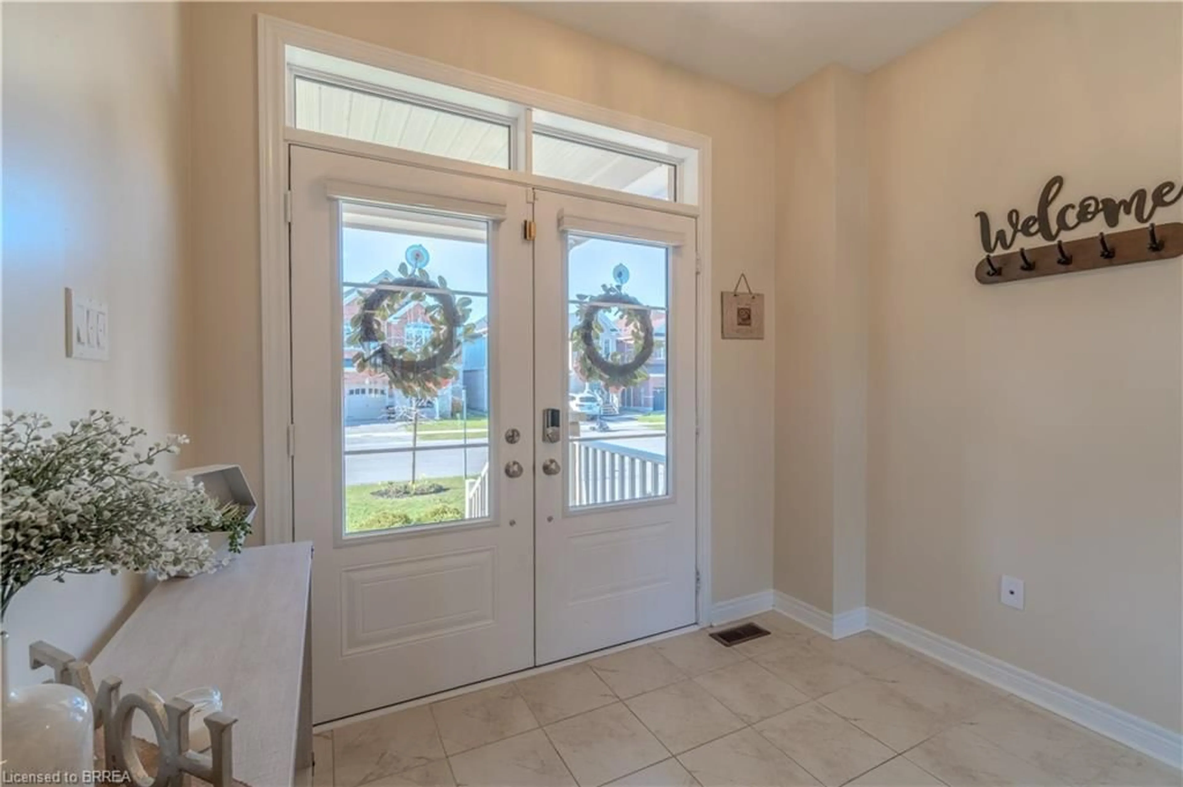 Indoor entryway for 50 Barlow Pl, Paris Ontario N3L 0H1
