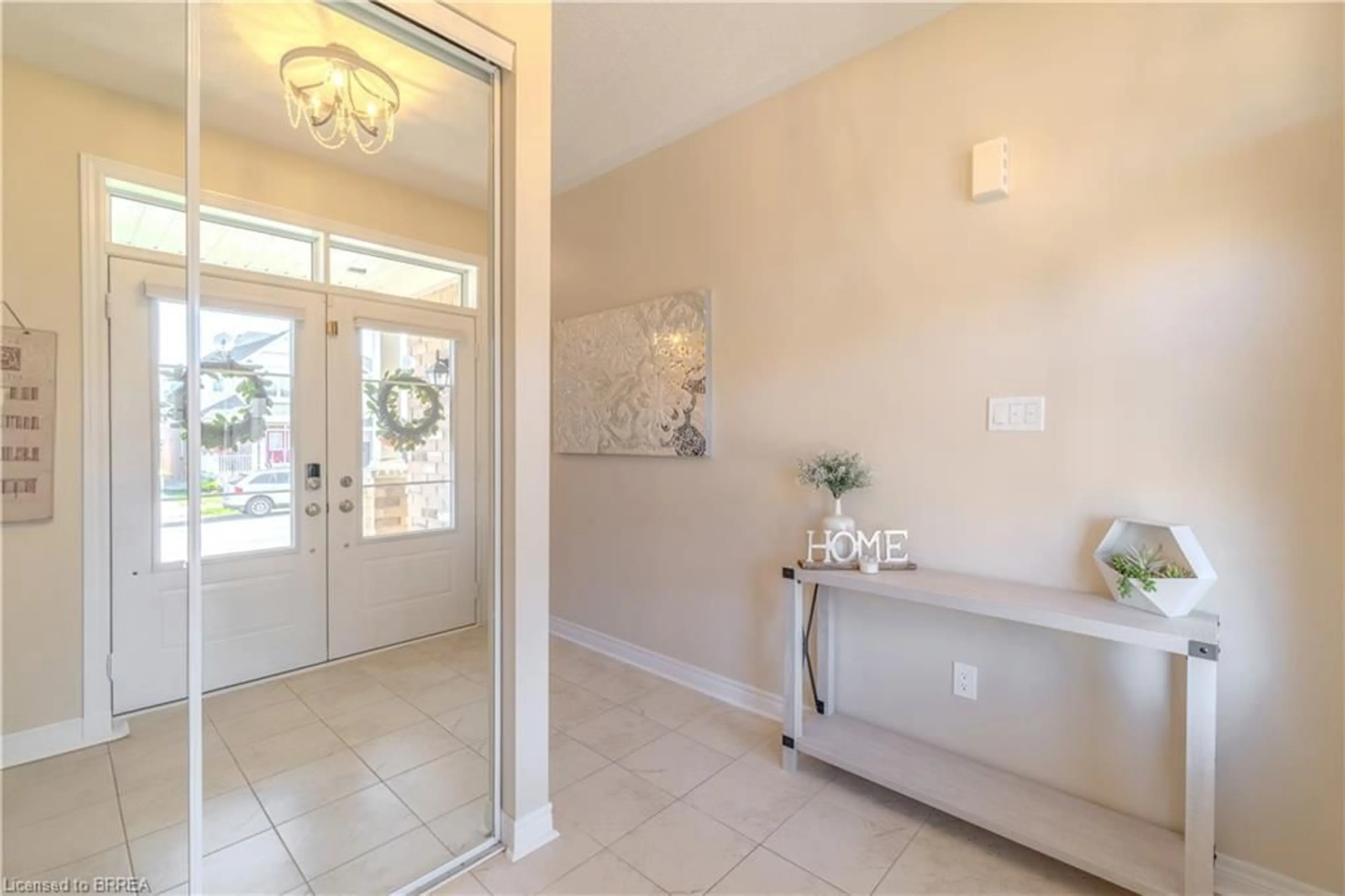 Indoor entryway for 50 Barlow Pl, Paris Ontario N3L 0H1