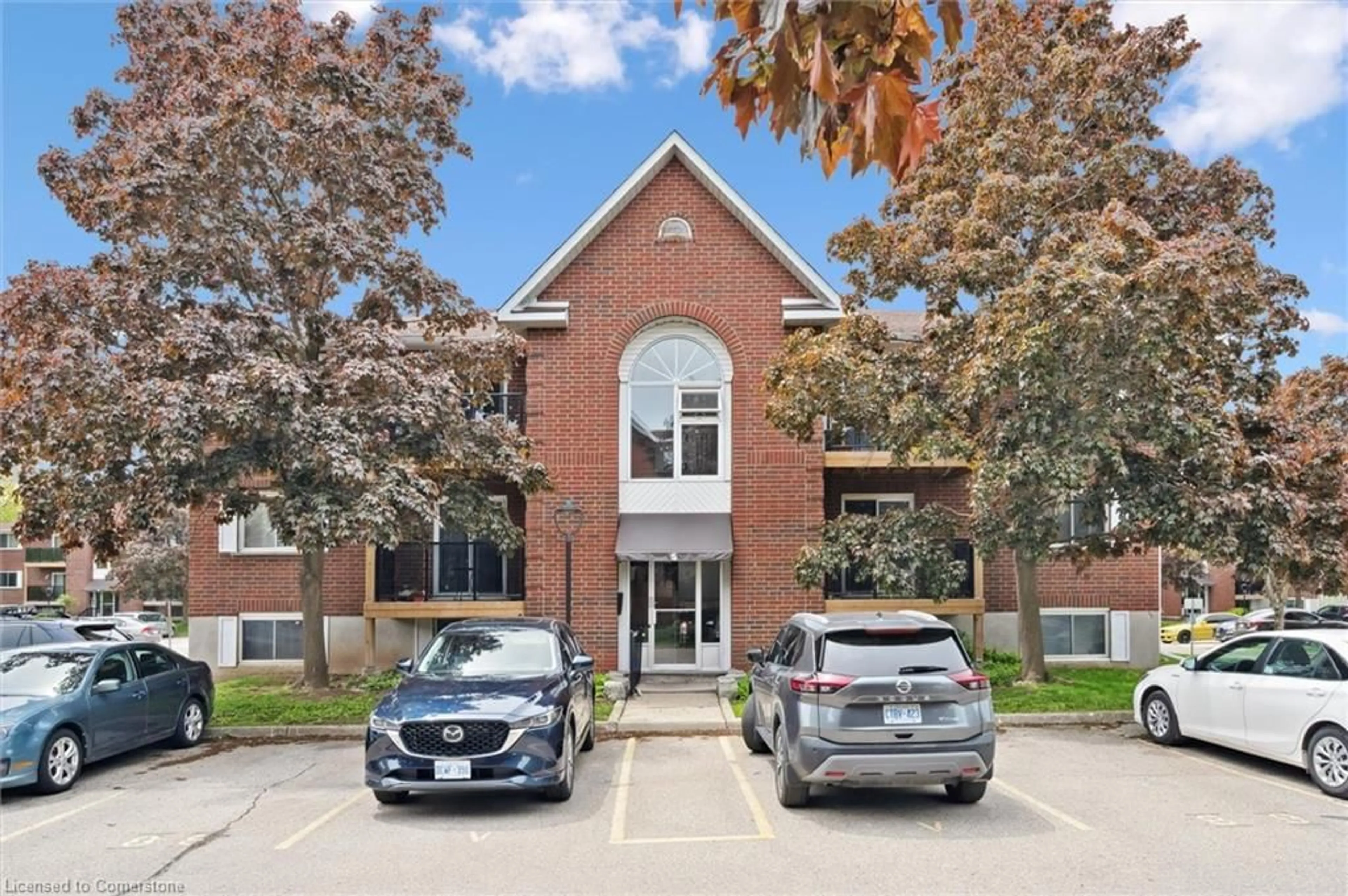 Indoor foyer for 565 Greenfield Ave #512, Kitchener Ontario N2C 2P4