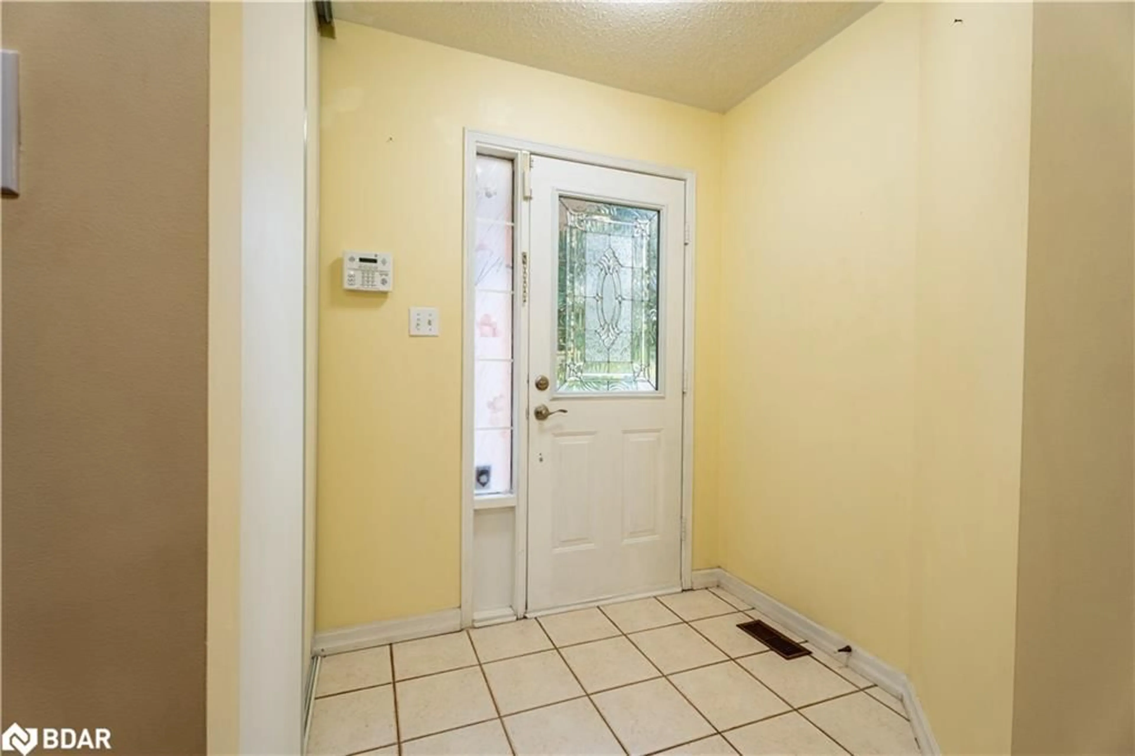 Indoor entryway for 117 Apple Blossom Blvd, Bowmanville Ontario L1C 4T8