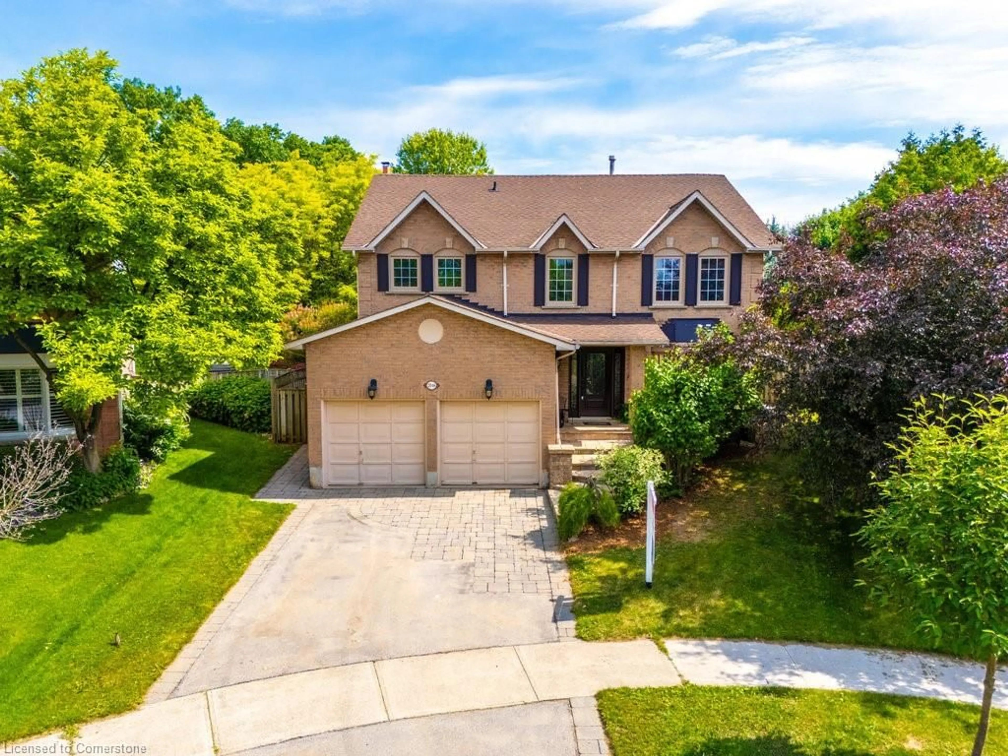 A pic from outside/outdoor area/front of a property/back of a property/a pic from drone, street for 2046 Parklane Cres, Burlington Ontario L7M 3V6