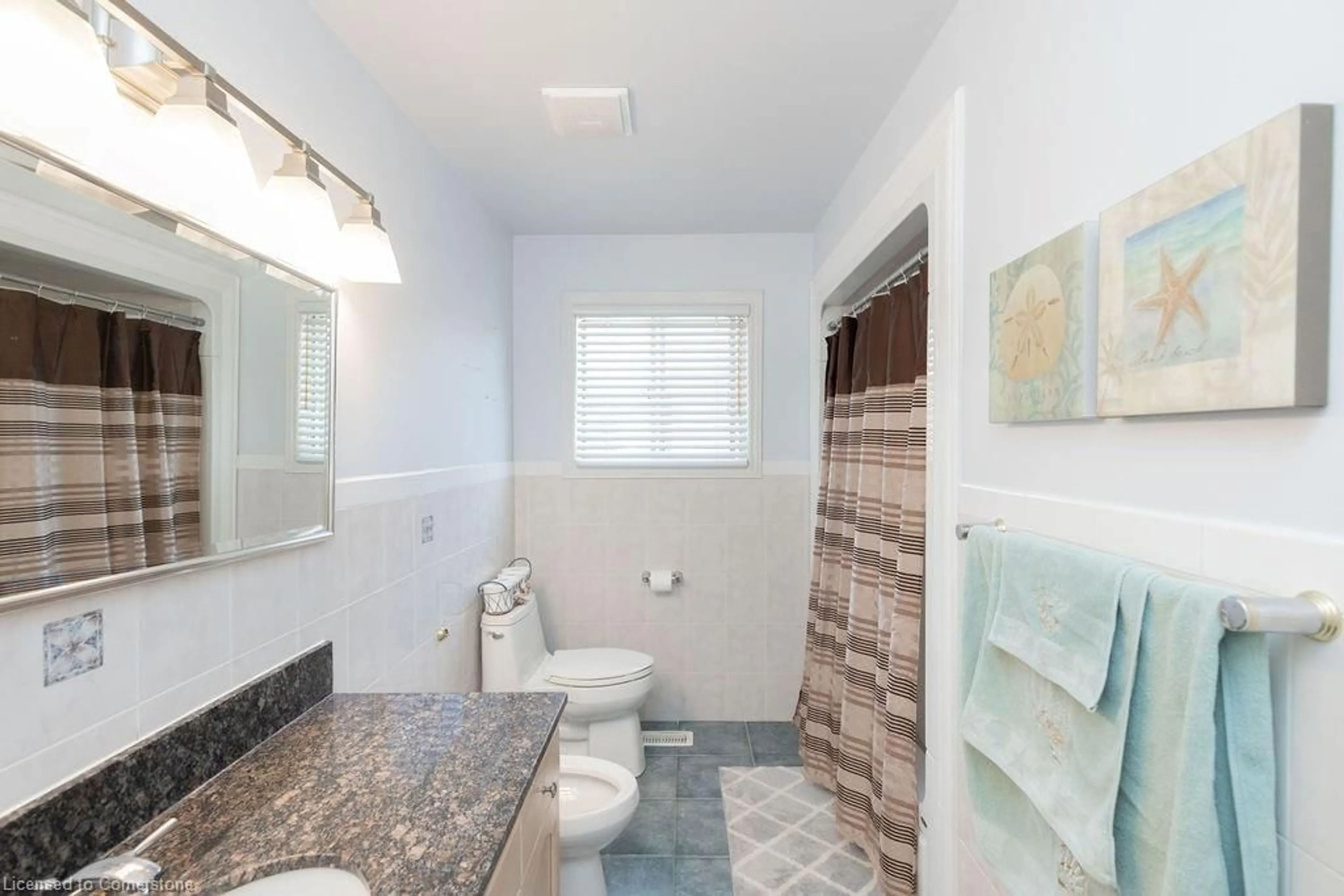 Standard bathroom, ceramic/tile floor for 10 Shadeland Cres, Hamilton Ontario L8G 4Y5