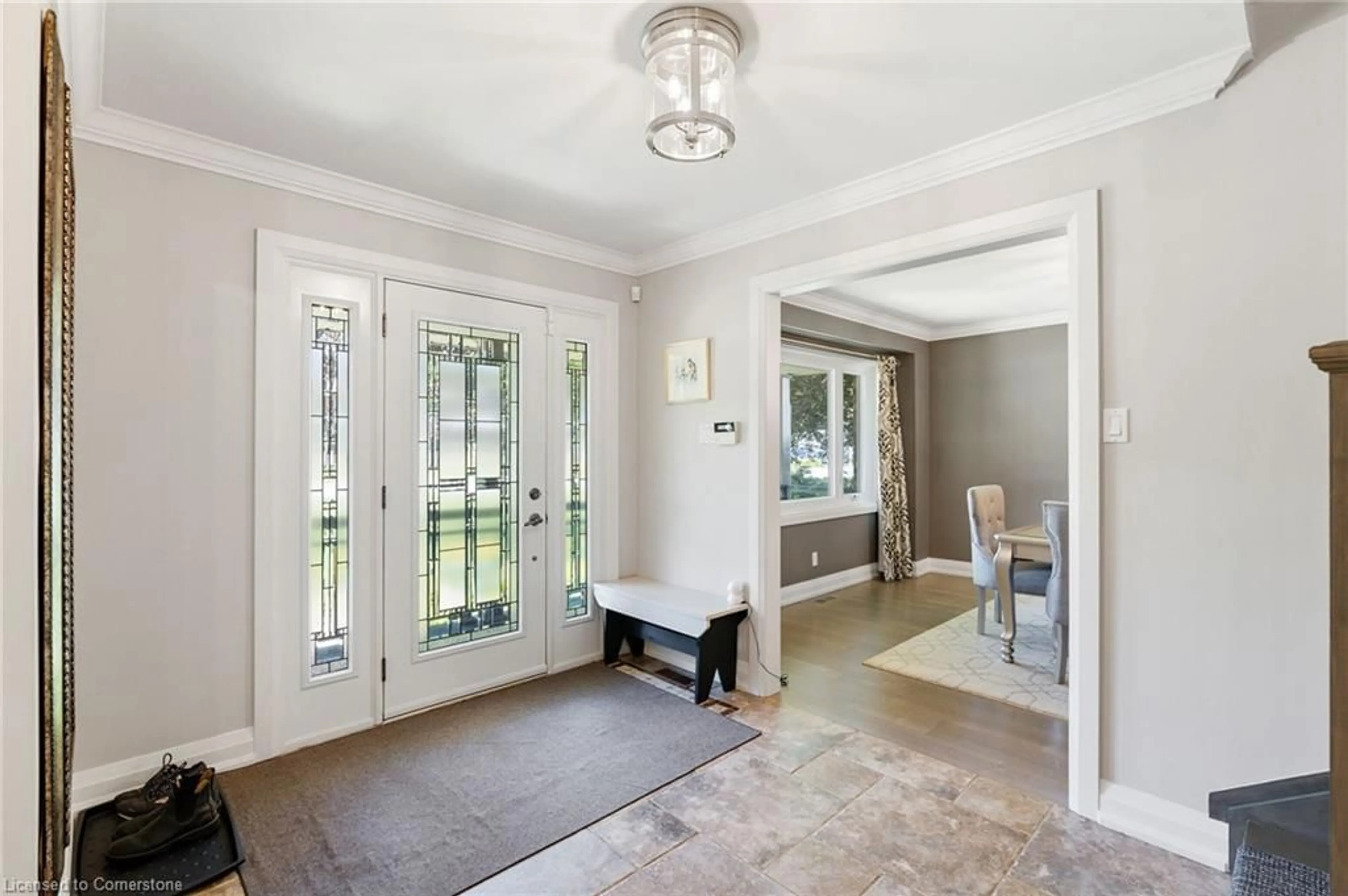 Indoor entryway for 71 Main E St, Grimsby Ontario L3M 1N5