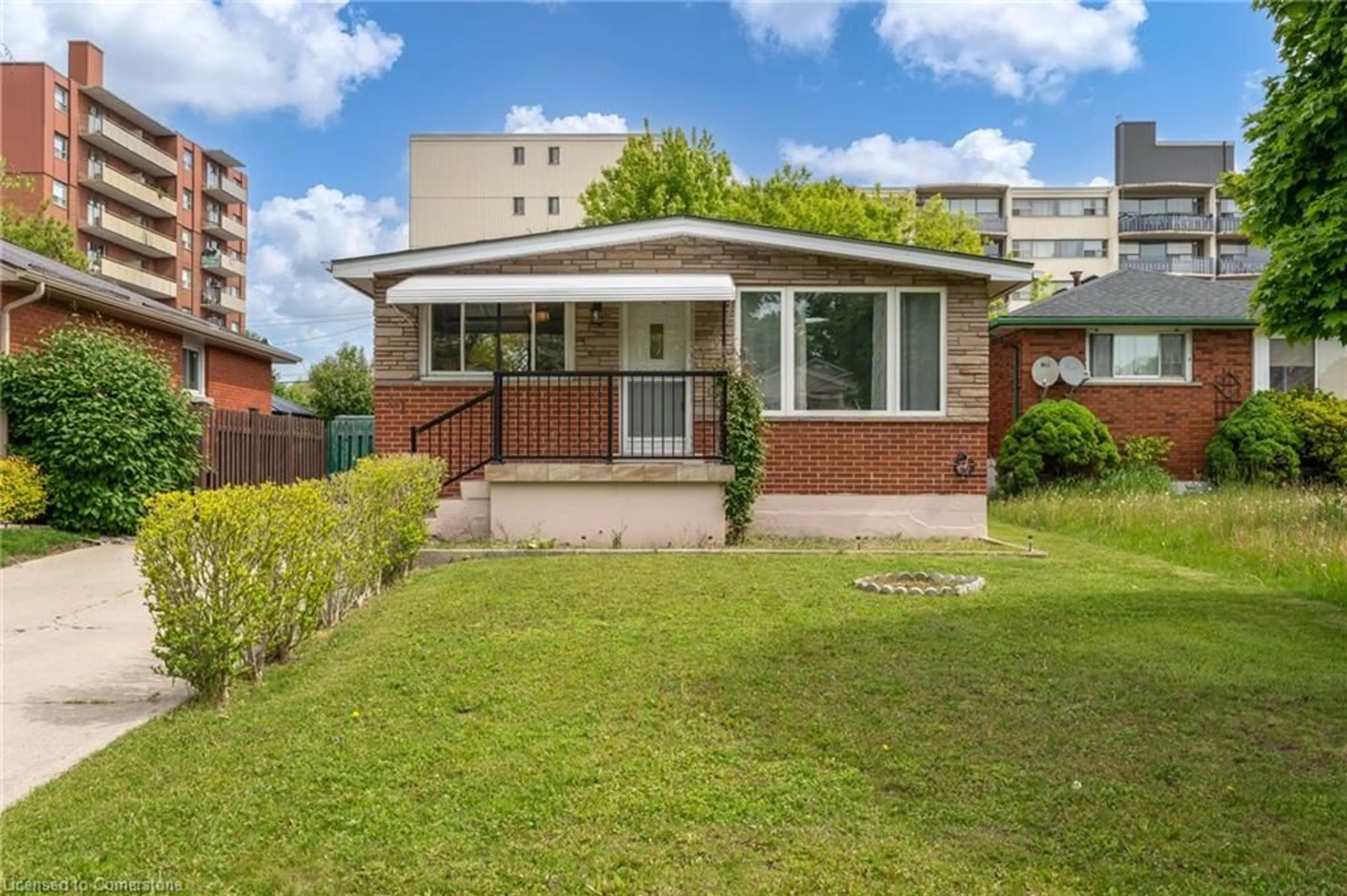 A pic from outside/outdoor area/front of a property/back of a property/a pic from drone, street for 61 Meadowlark Dr, Hamilton Ontario L9A 2K4