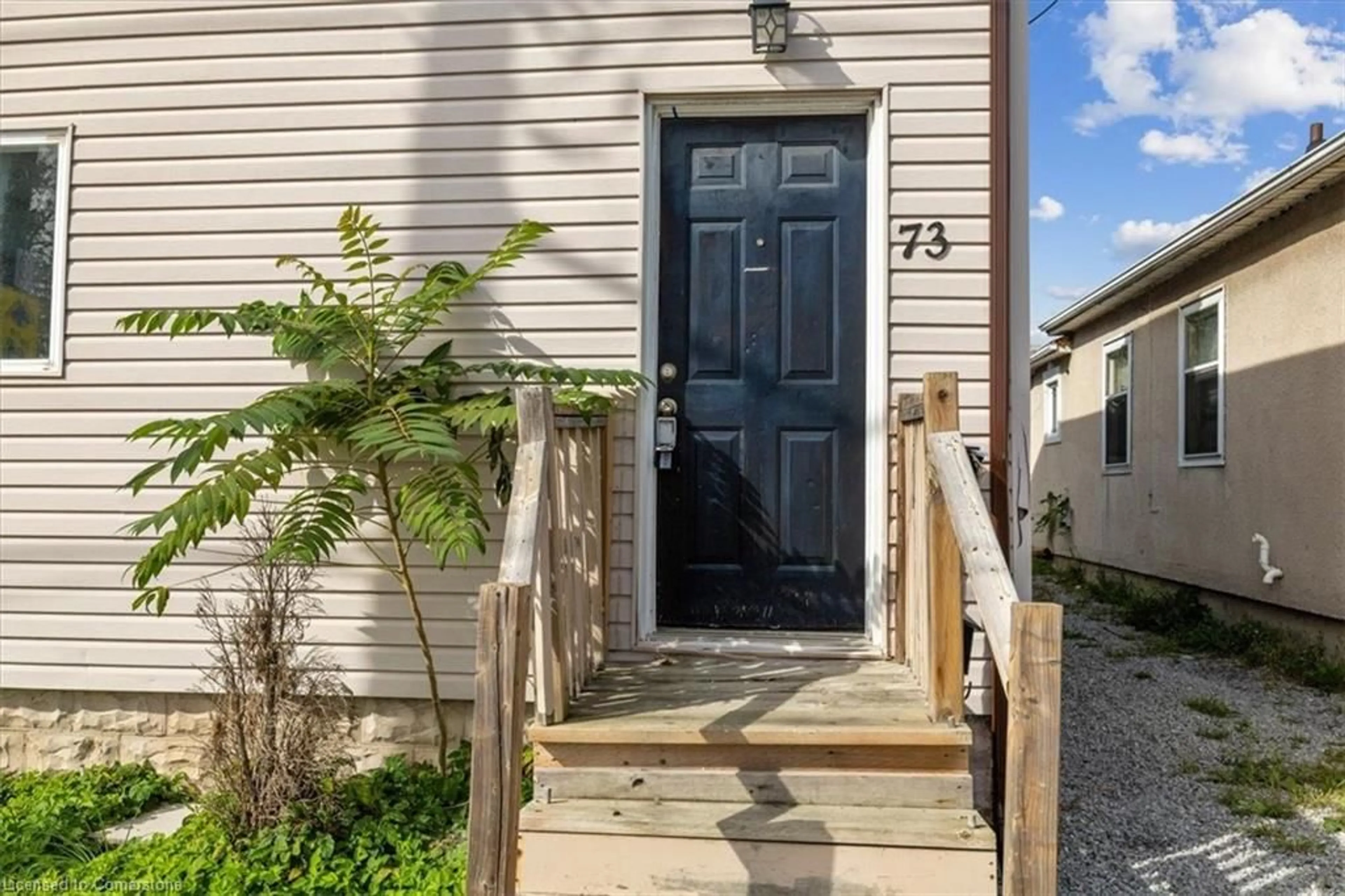 Indoor entryway for 73 Vine St, St. Catharines Ontario L2R 3X9