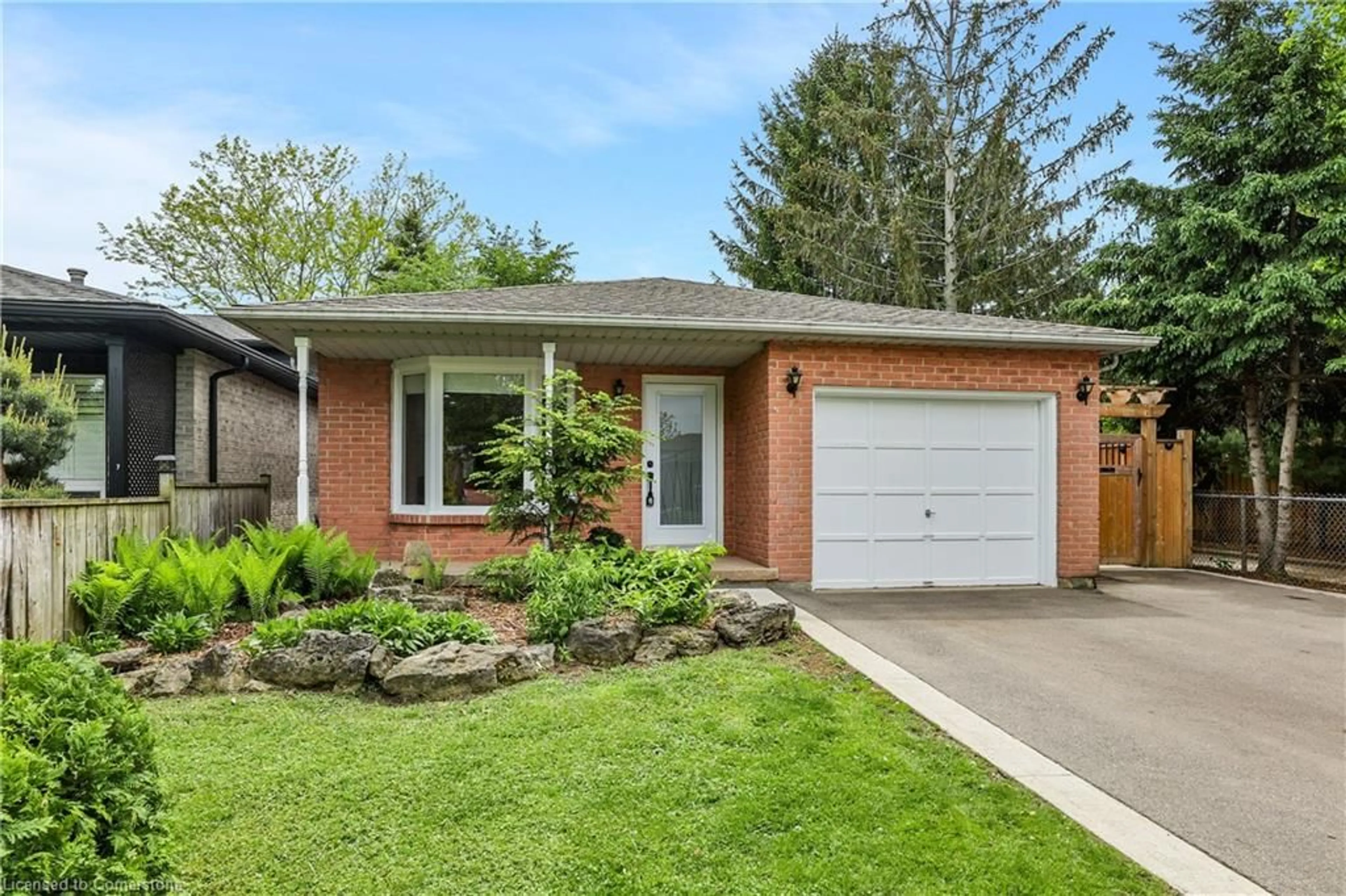 Home with brick exterior material, street for 47 Sandra Cres, Grimsby Ontario L3M 4Y9