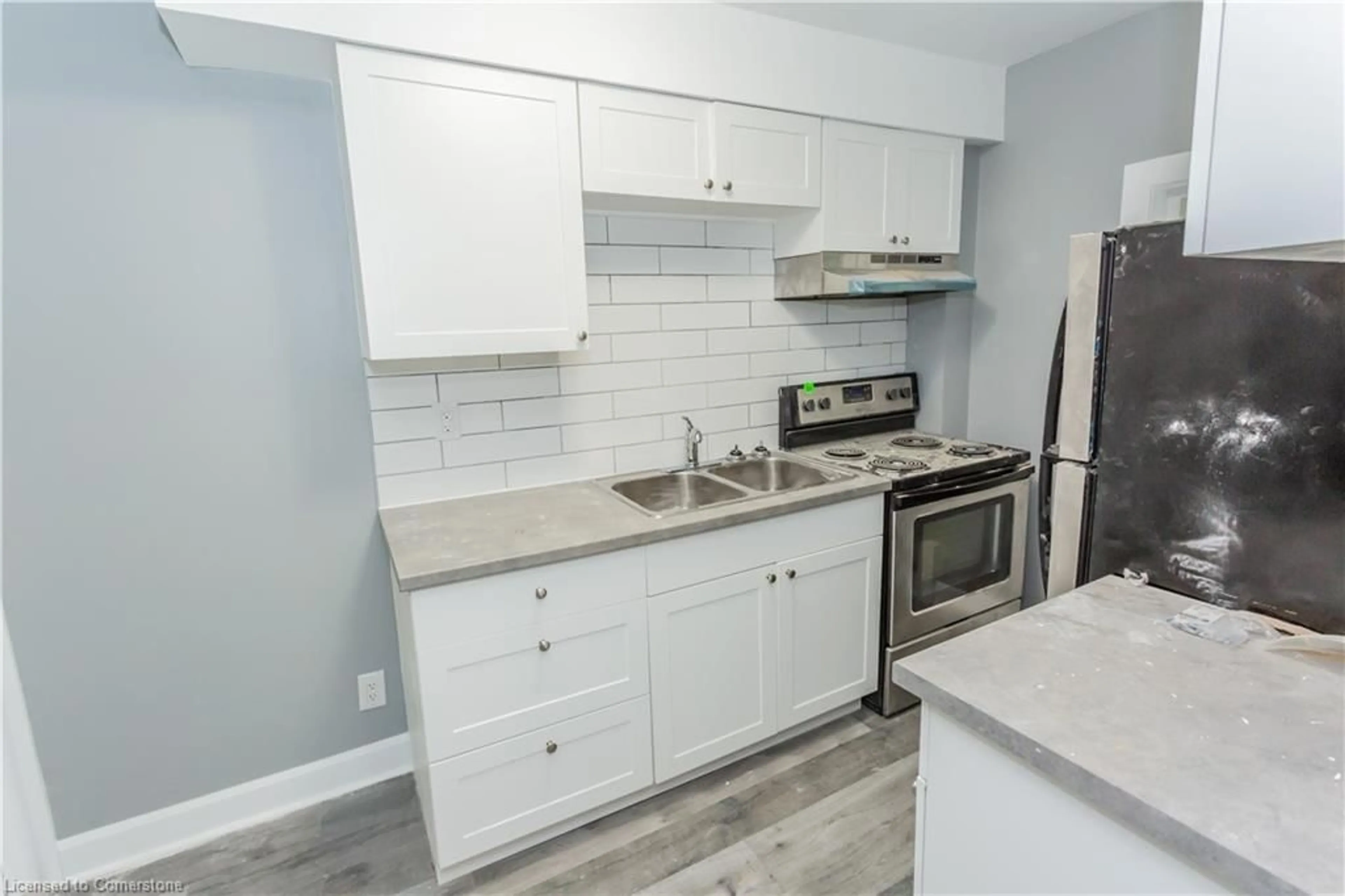 Standard kitchen, unknown for 41 Kennedy St, Welland Ontario L3B 3R7