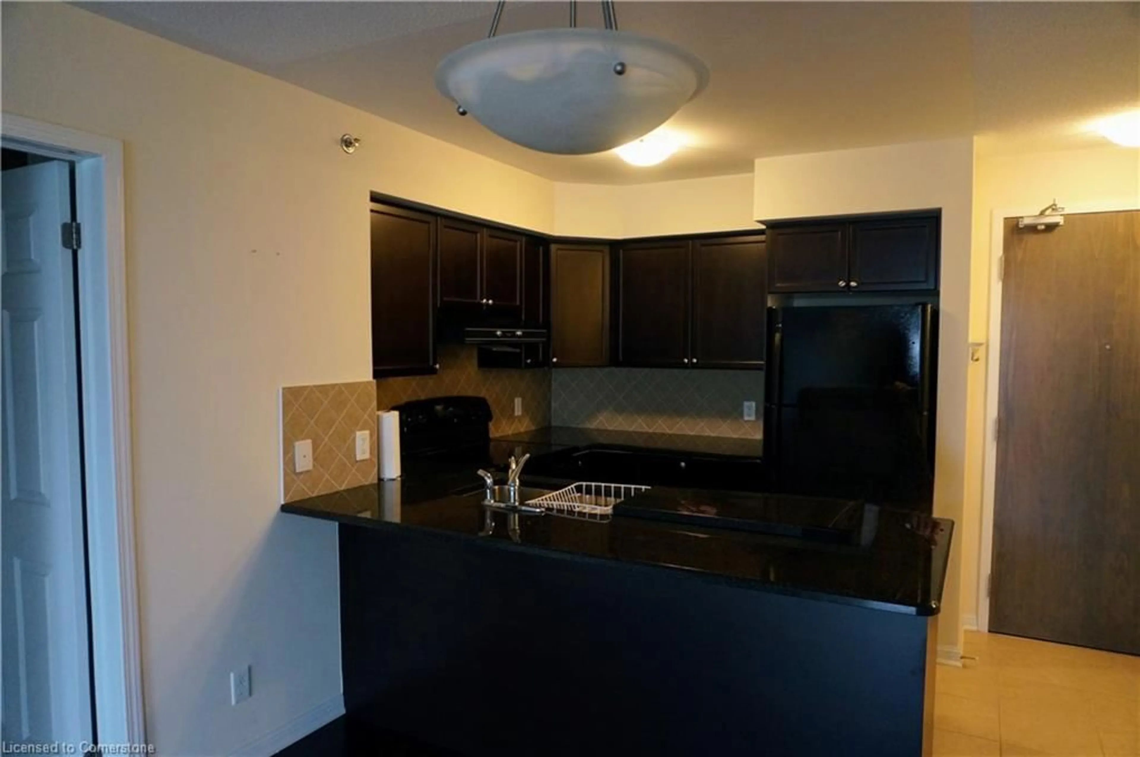 Standard kitchen, unknown for 3060 Rotary Way #319, Burlington Ontario L7M 0G9