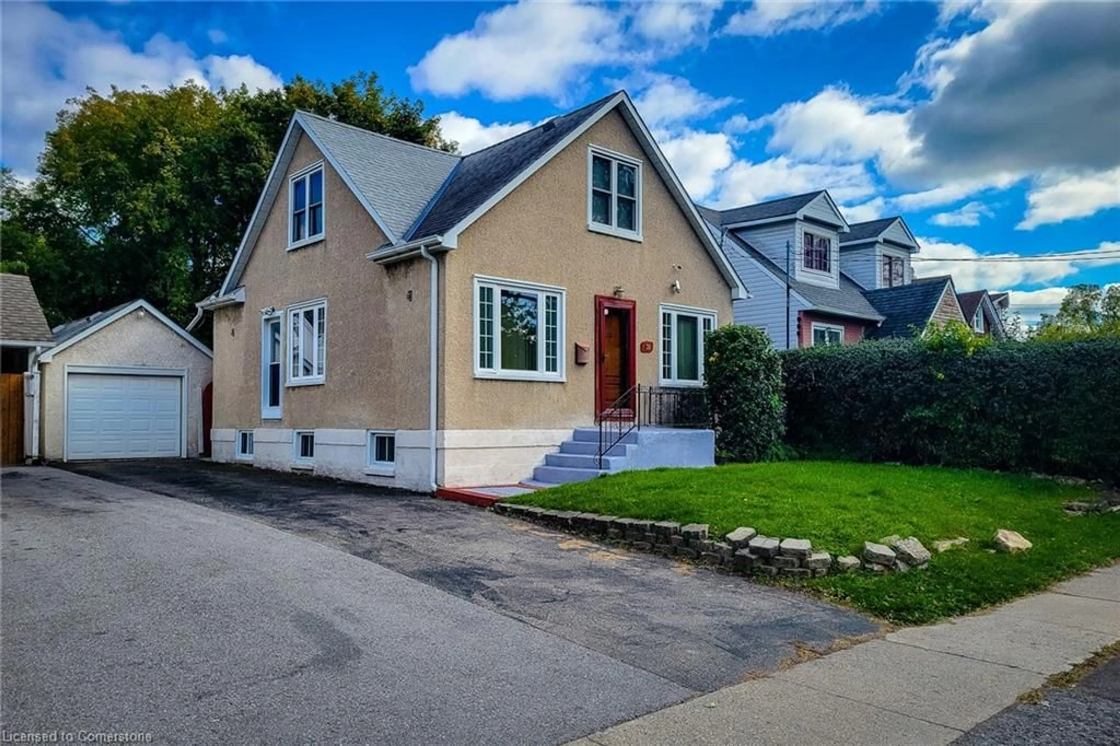 Home with vinyl exterior material, street for 38 Haig St, St. Catharines Ontario L2R 2K8