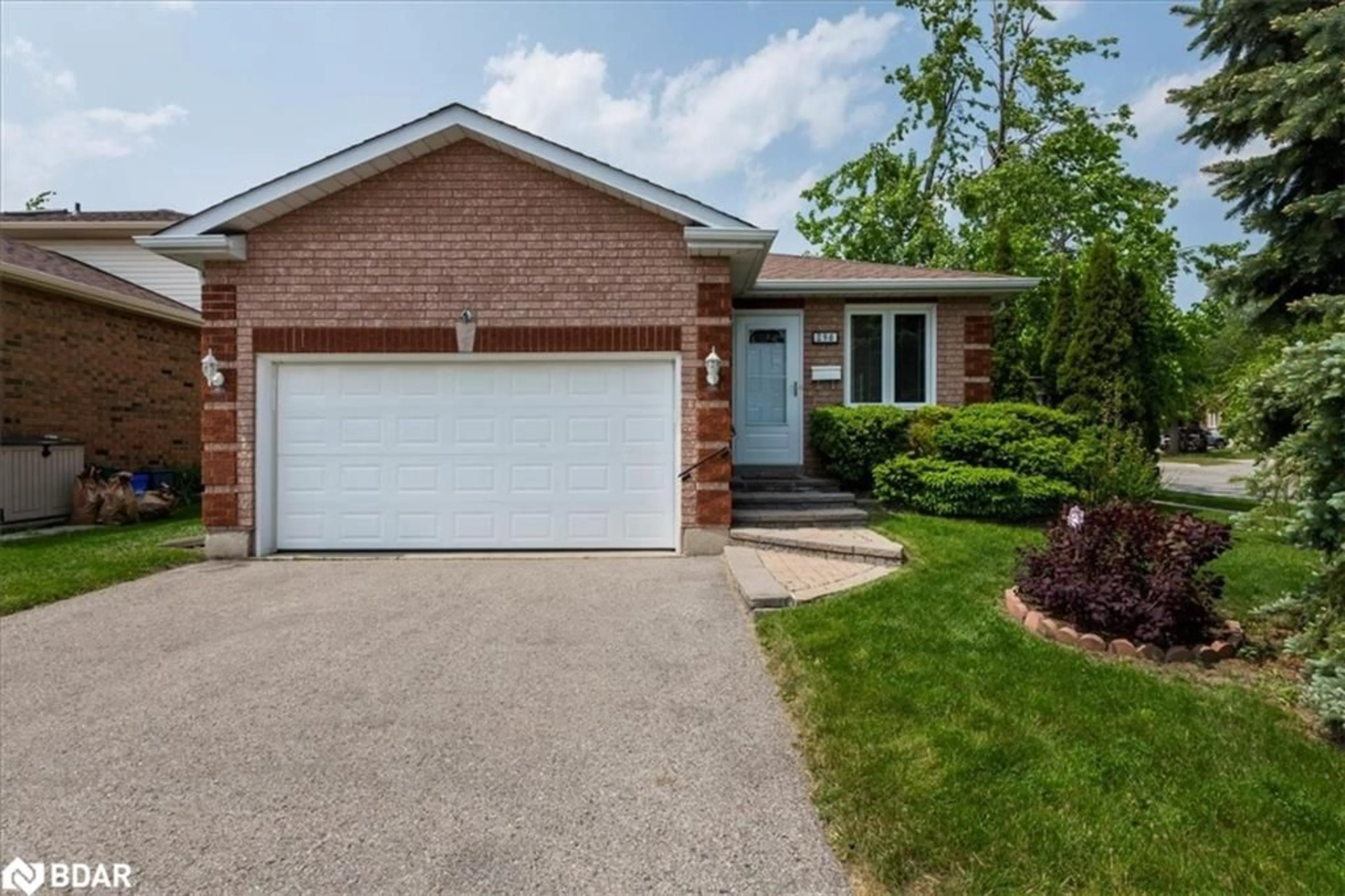 Home with brick exterior material, street for 290 Cundles Rd, Barrie Ontario L4N 7C9