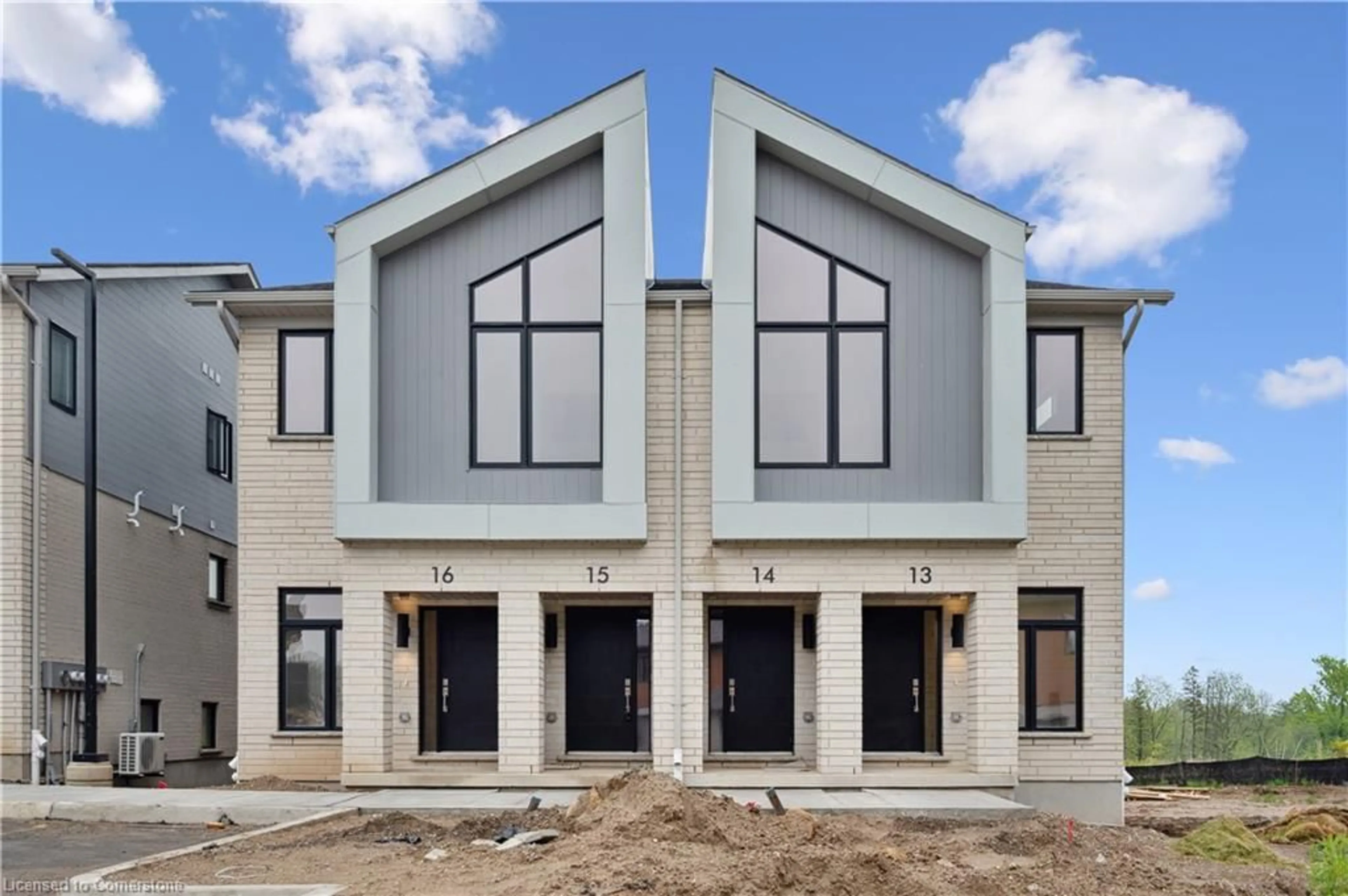 Home with vinyl exterior material, building for 15 Stauffer Woods Trail #D13, Kitchener Ontario N2P 2P4