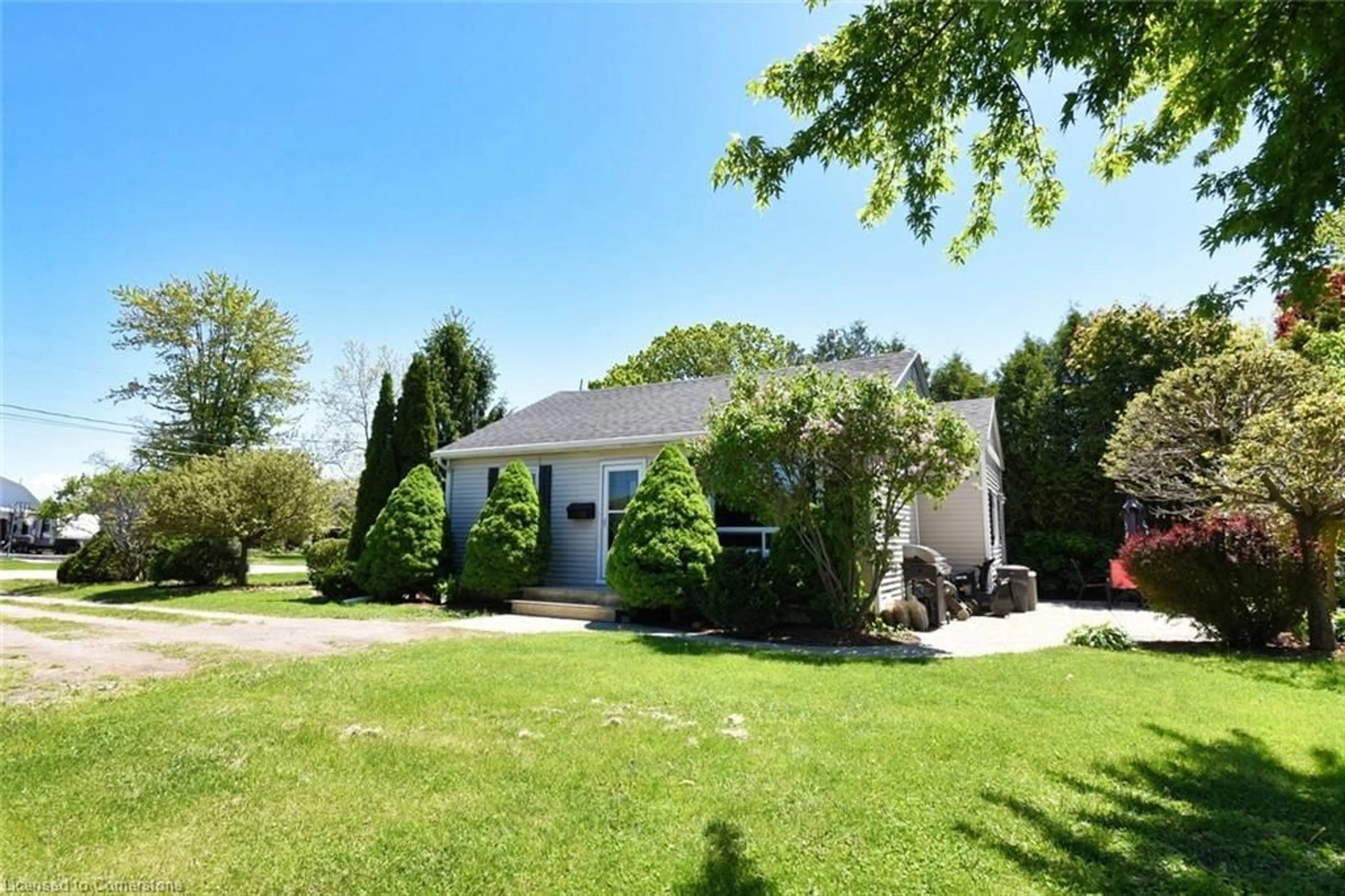 A pic from outside/outdoor area/front of a property/back of a property/a pic from drone, street for 3674 Campden Rd, Campden Ontario L0R 1G0