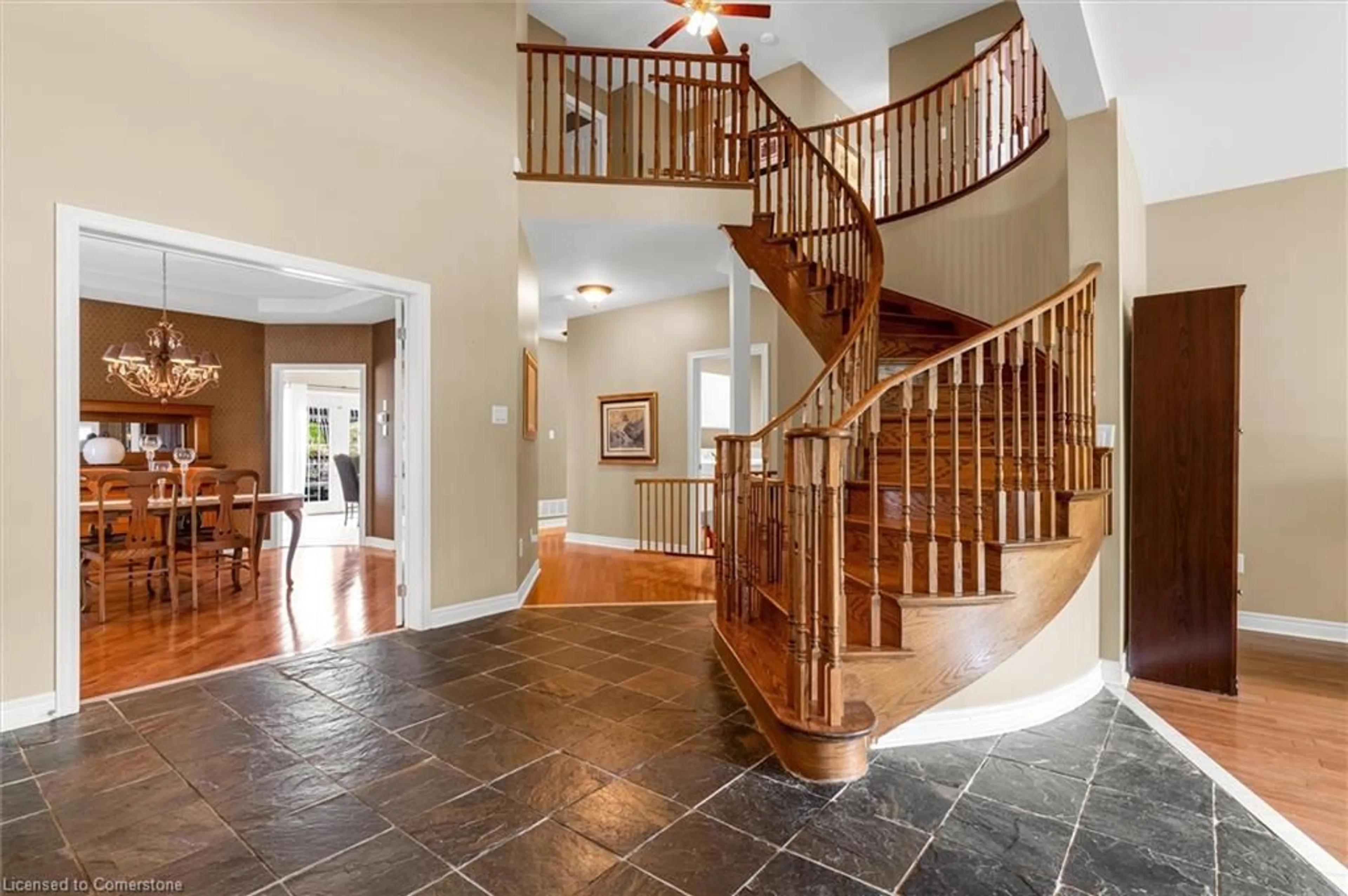 Indoor foyer for 29 Gaines Ave, Dundas Ontario L9H 7M4