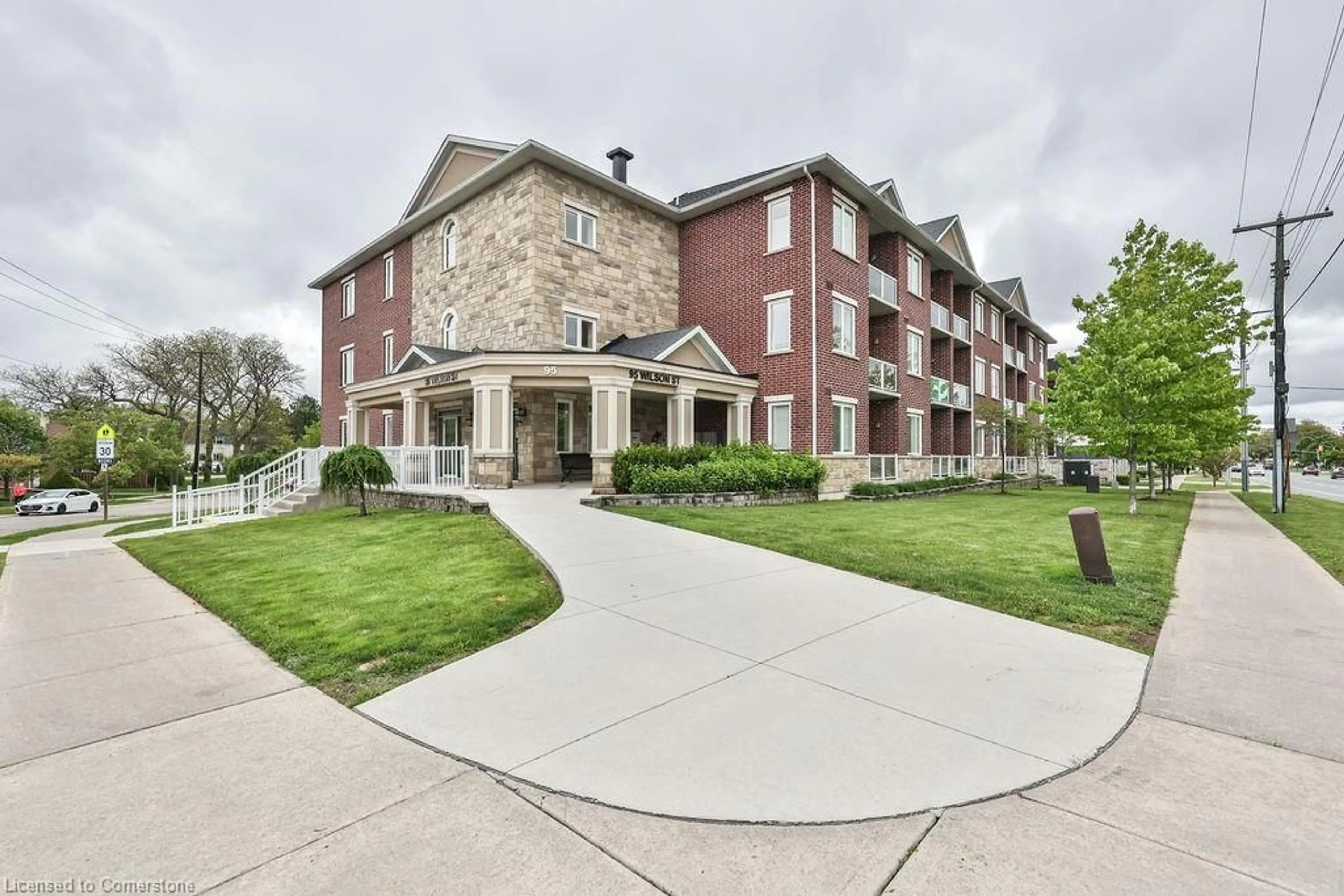 Patio, building for 95 Wilson St #310, Ancaster Ontario L8L 5C4