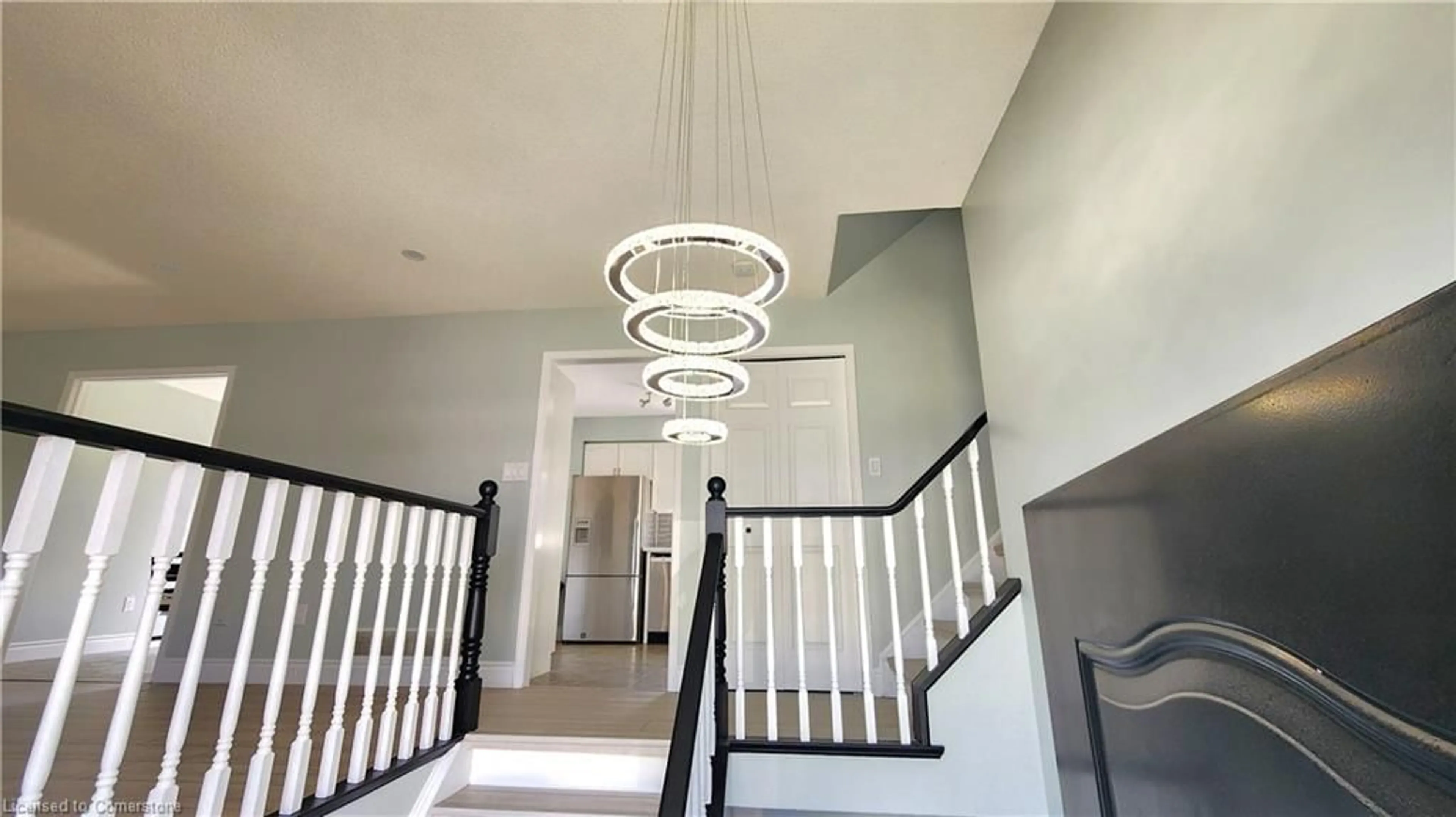 Indoor foyer for 11 Maplecrest Lane, Brantford Ontario N3R 7V1