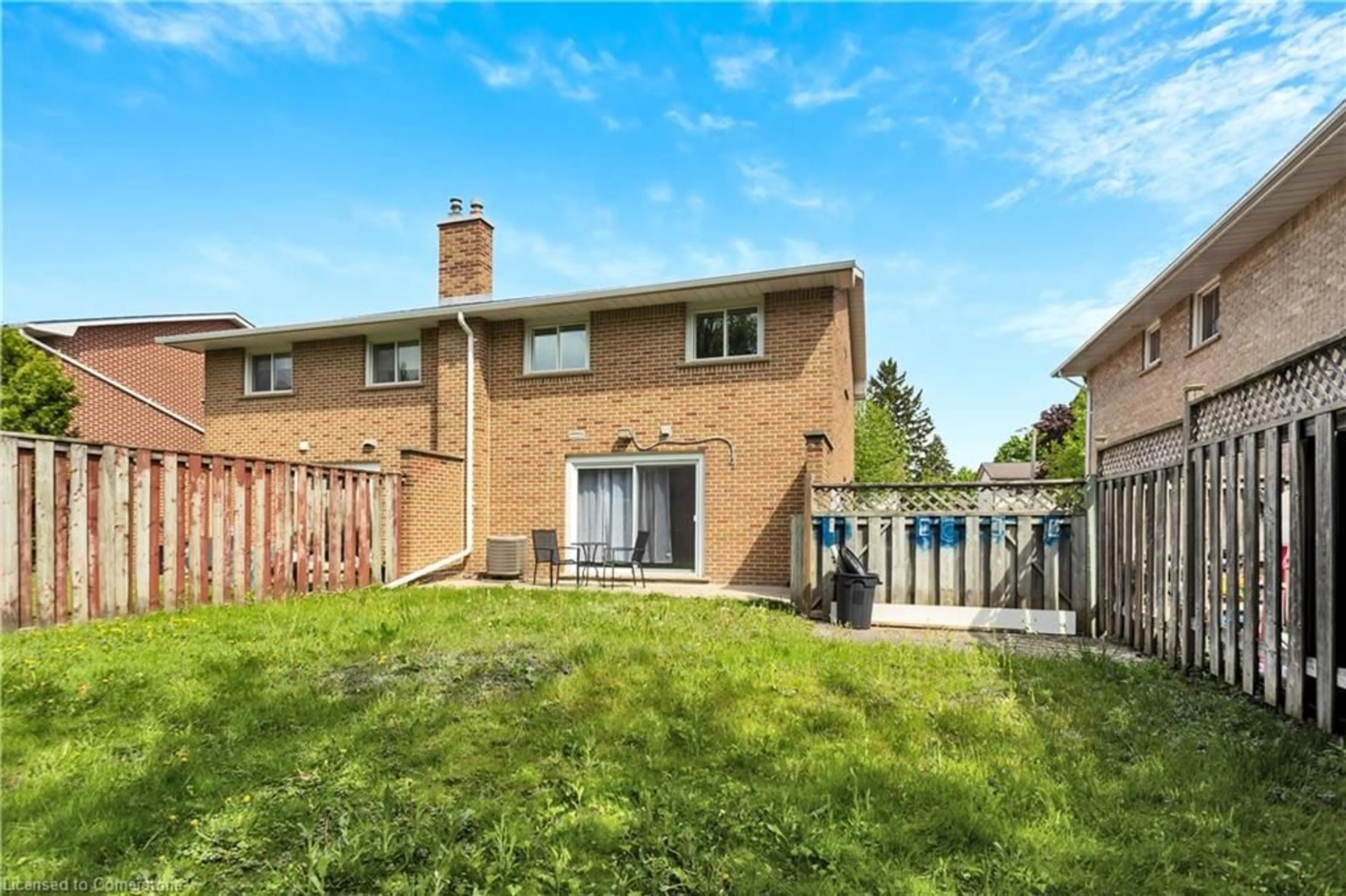 Patio, street for 1012B Nesbitt Cres, Woodstock Ontario N4S 7P1