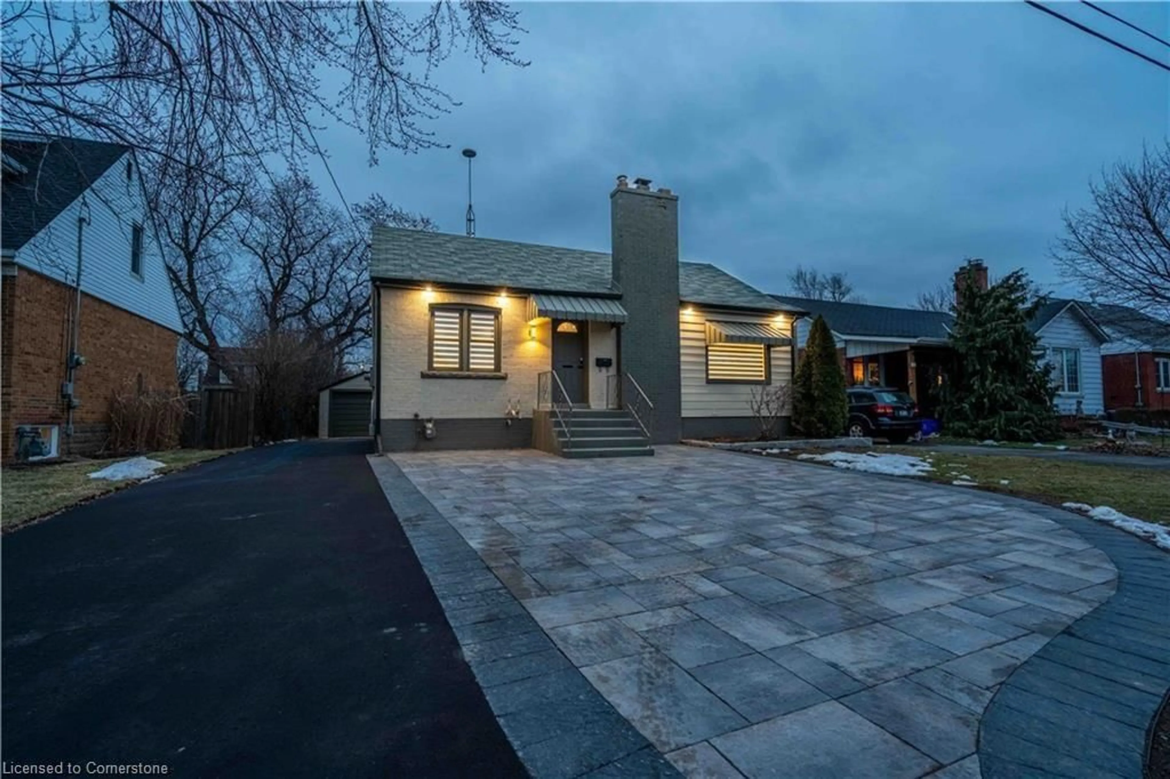 A pic from outside/outdoor area/front of a property/back of a property/a pic from drone, street for 104 Second St #UPPER, Stoney Creek Ontario L8G 1Z4