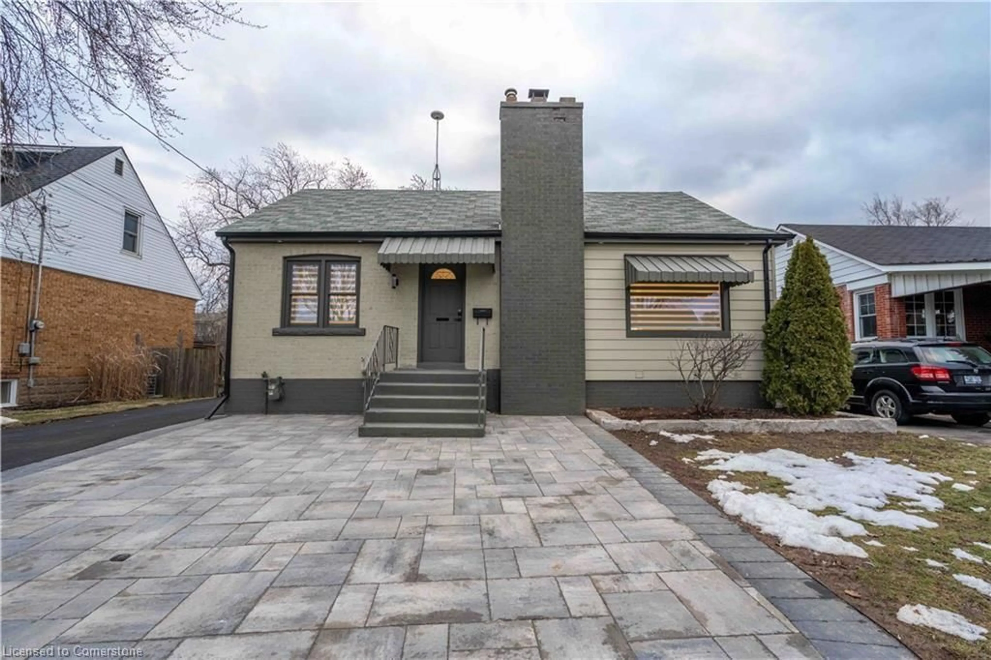 Home with brick exterior material, street for 104 Second St #UPPER, Stoney Creek Ontario L8G 1Z4