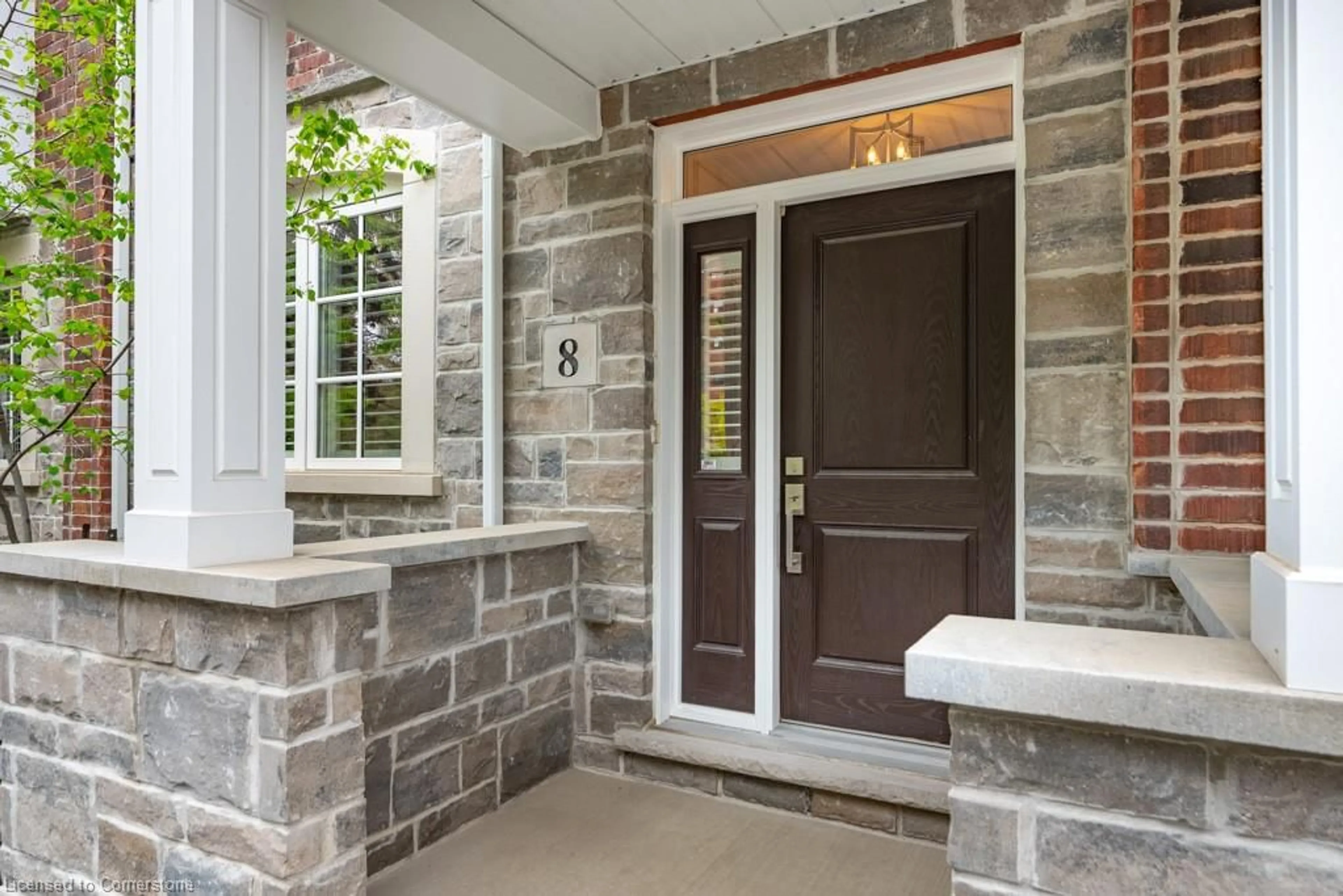 Indoor entryway for 2362 New St #8, Burlington Ontario L8R 1J6