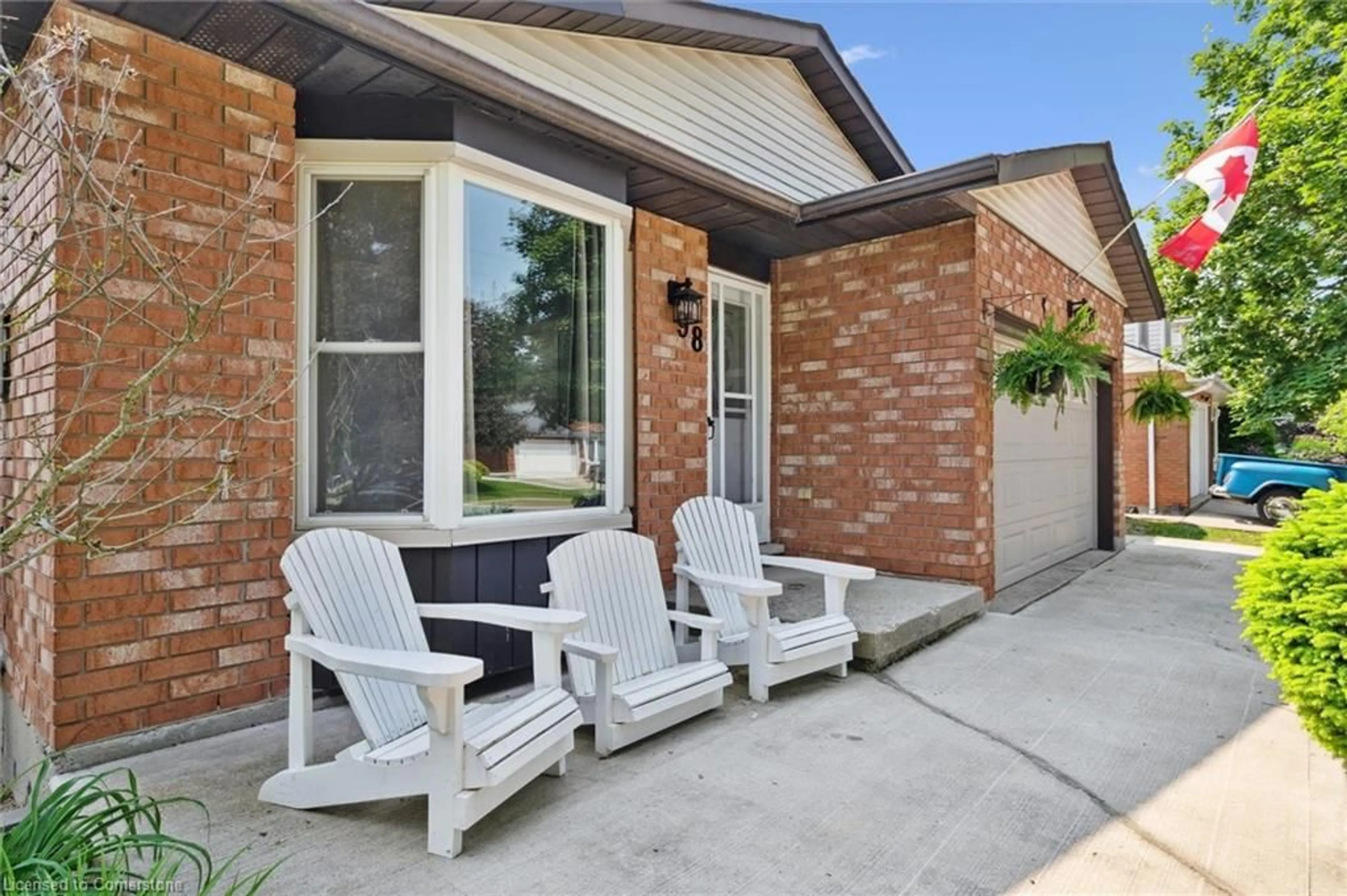 Patio, street for 98 Williamson Dr, Caledonia Ontario N3W 1A6