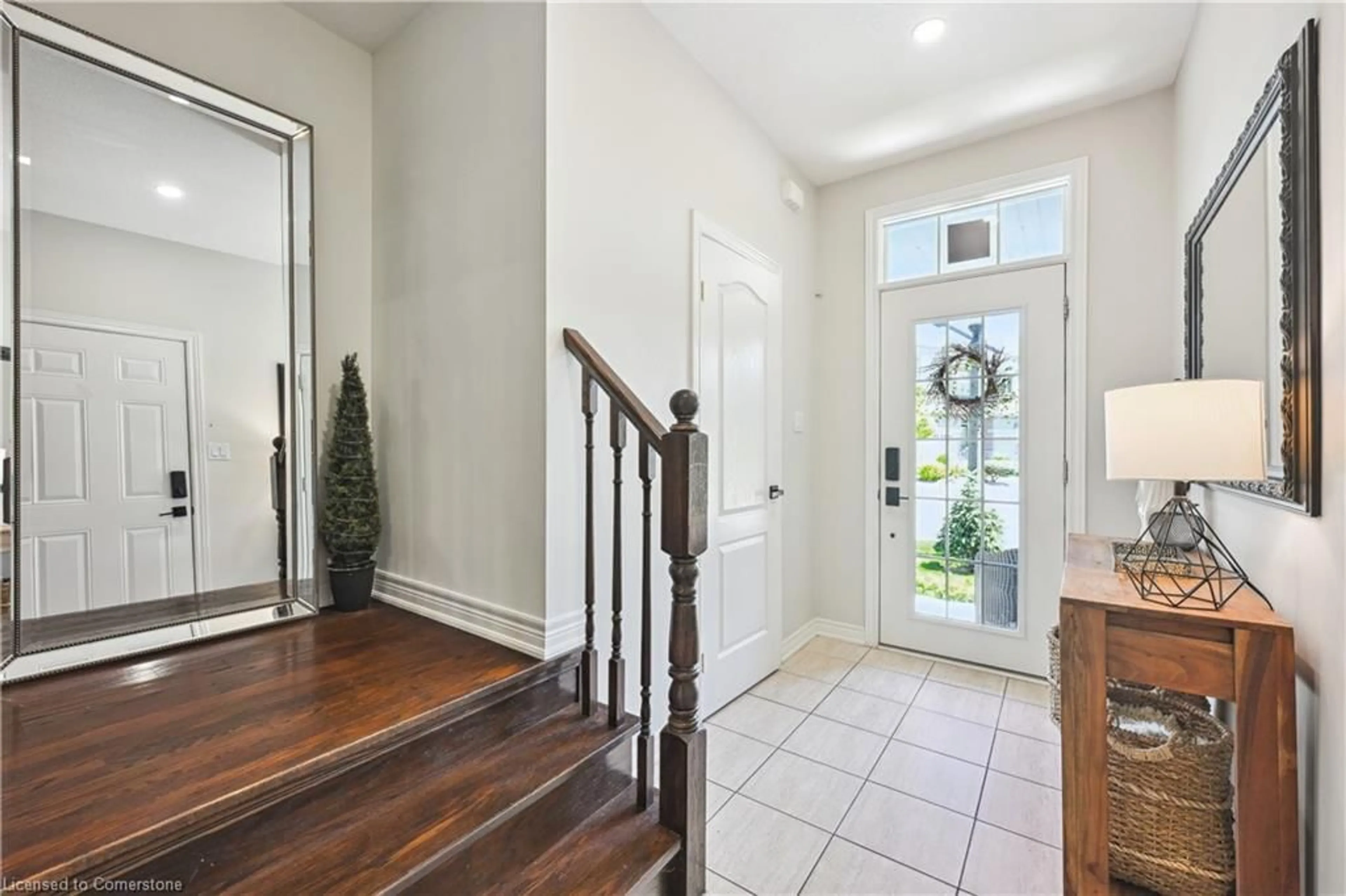 Indoor entryway for 39 Raymond Road Rd #7, Hamilton Ontario L9K 0B3