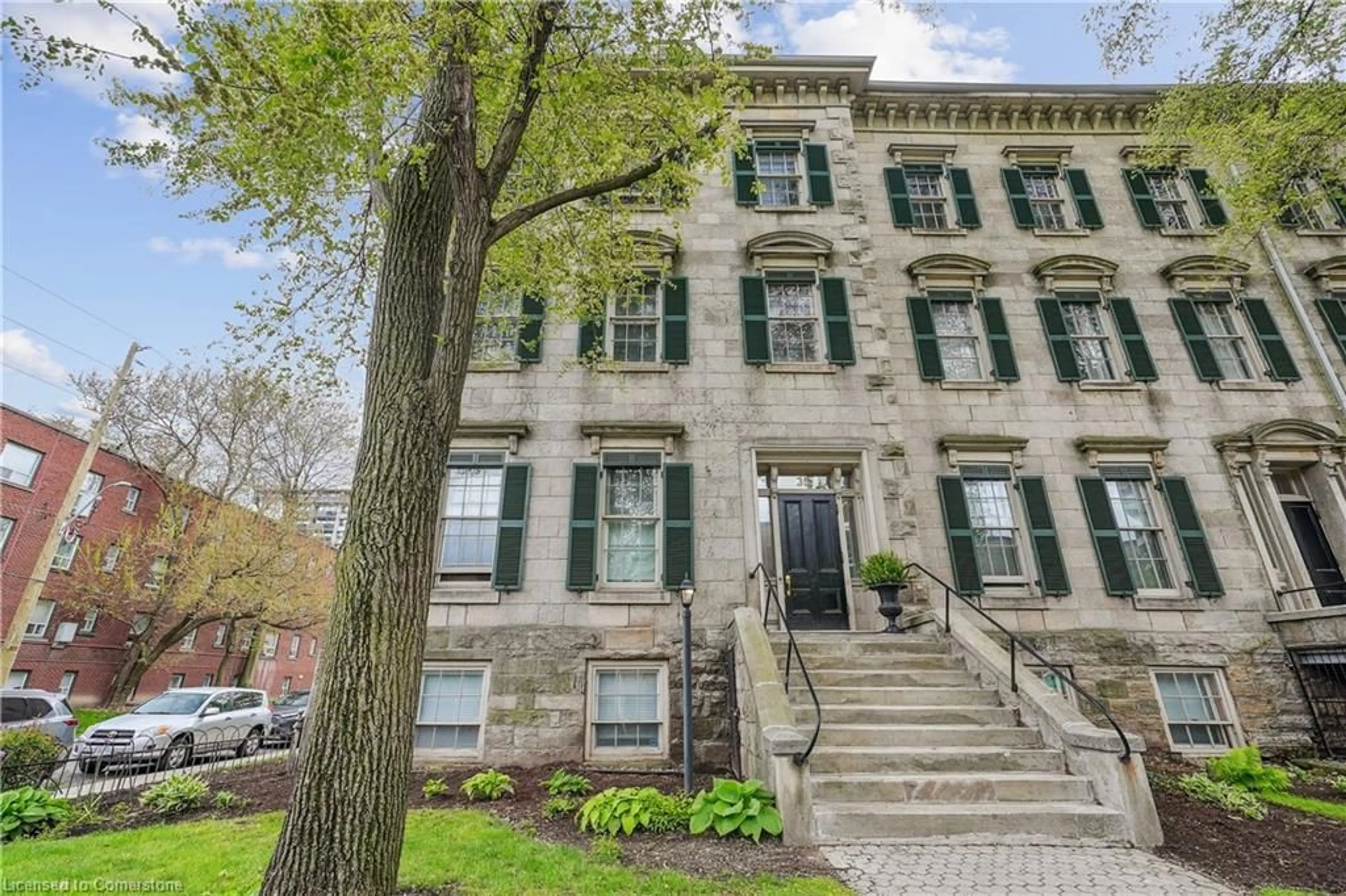 Home with brick exterior material, building for 35 Duke St #2, Hamilton Ontario L8P 1X2