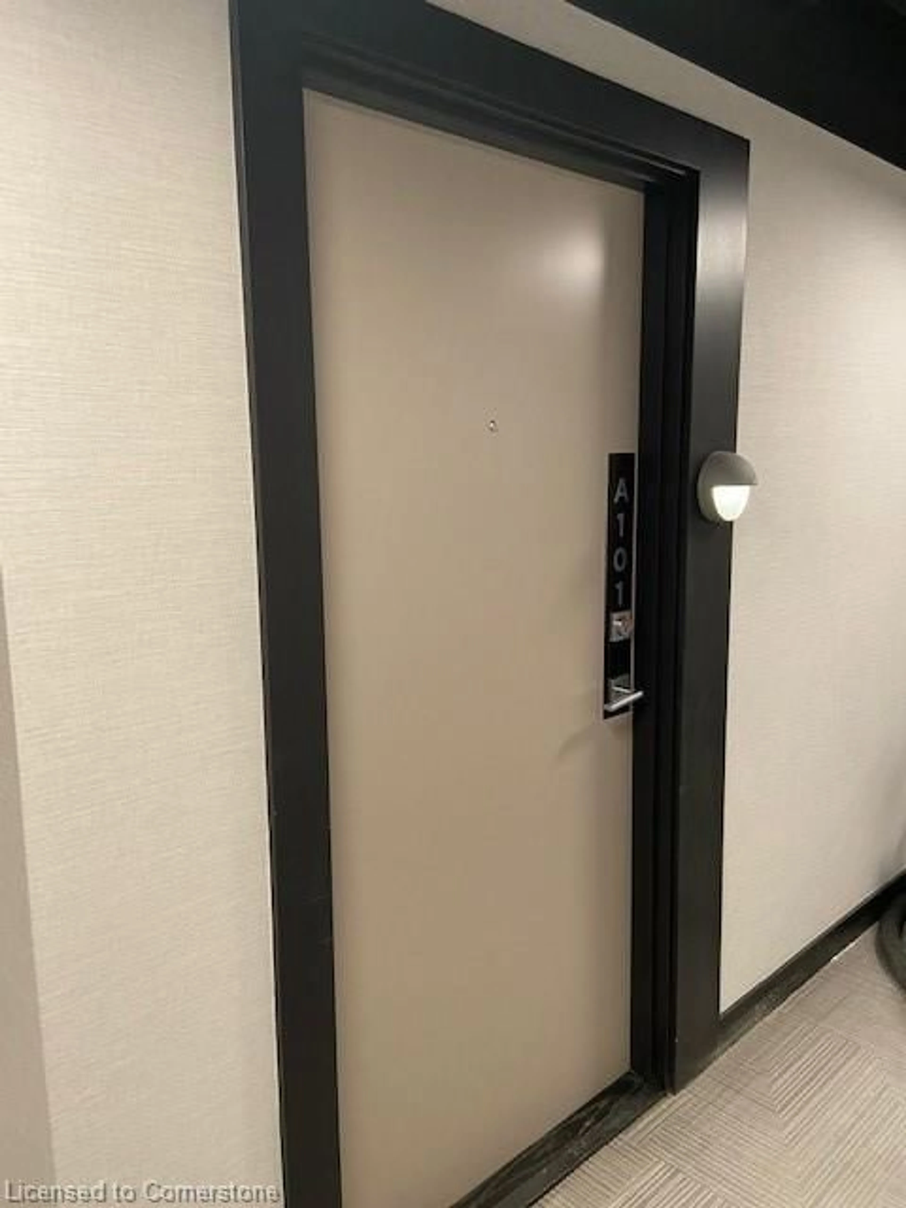 Indoor foyer for 1117 Cooke Blvd #A101, Burlington Ontario L7T 4A8