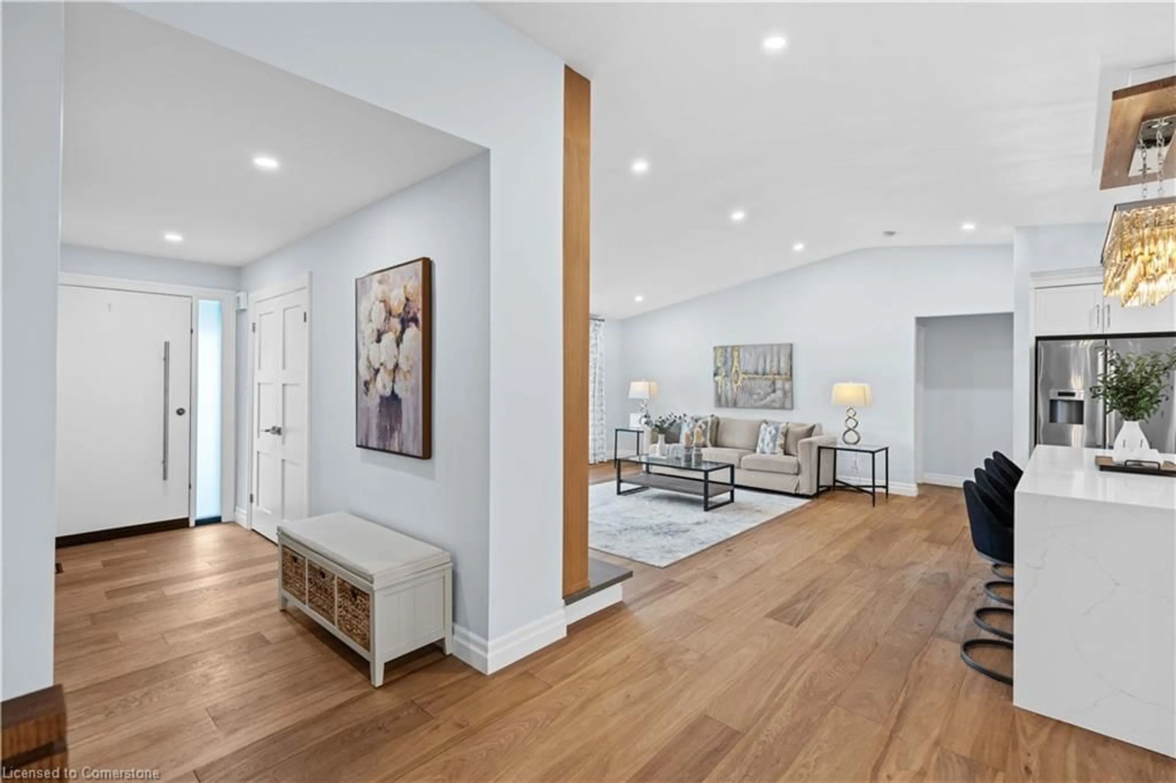Indoor entryway for 4017 Grapehill Ave, Burlington Ontario L7L 1R1