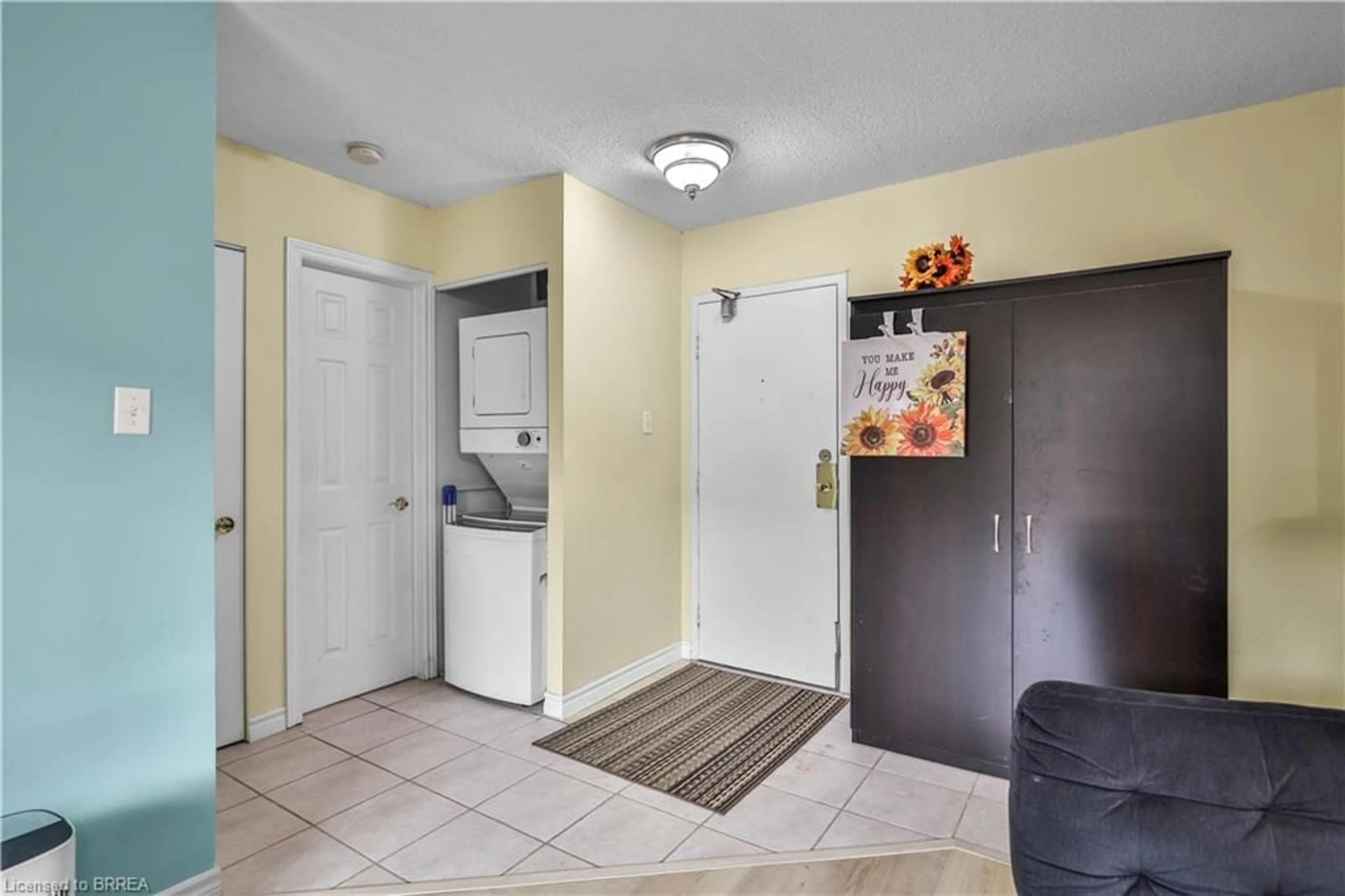 Indoor entryway for 793 Colborne St #104, Brantford Ontario N3S 7J3