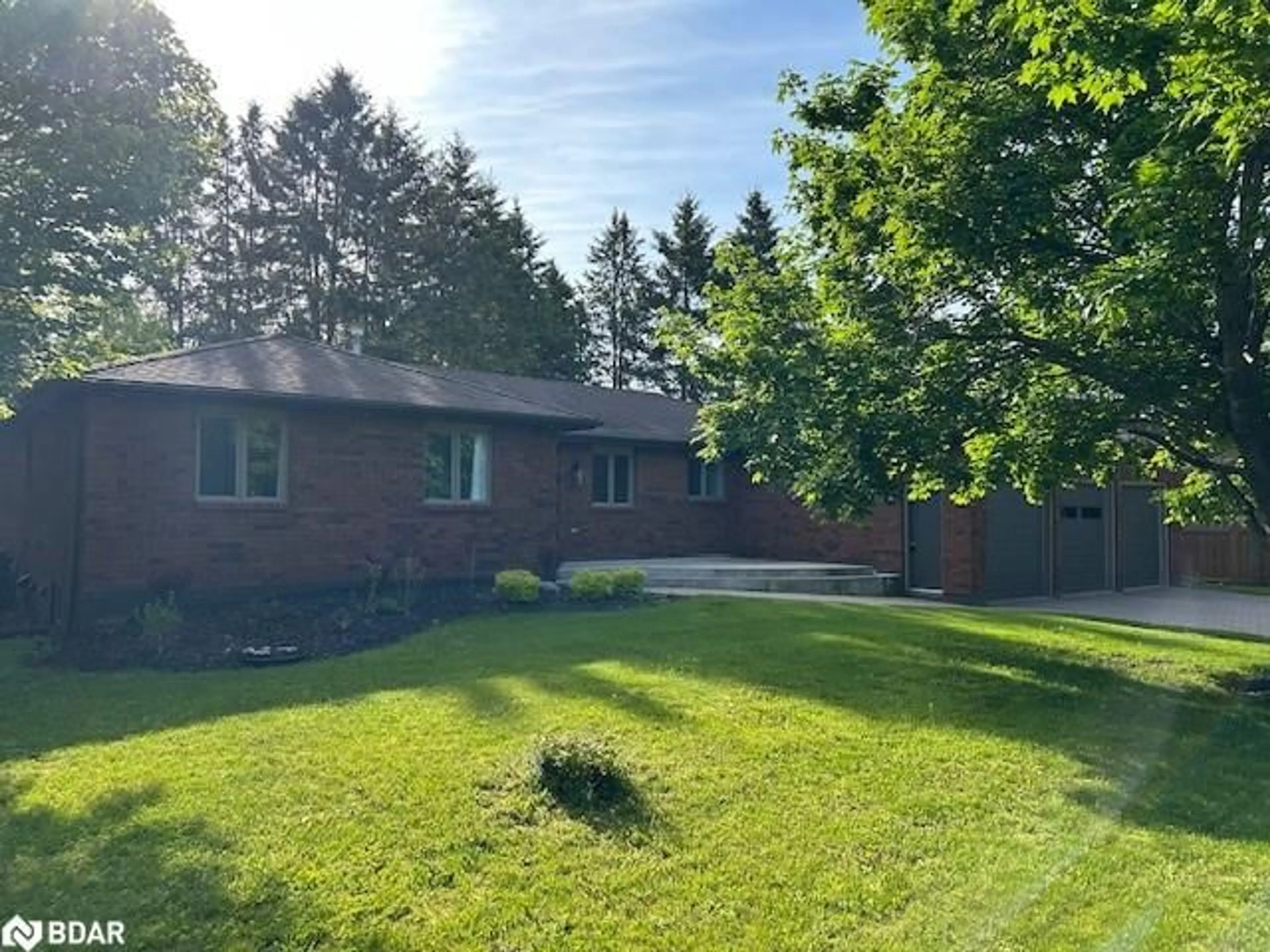 A pic from outside/outdoor area/front of a property/back of a property/a pic from drone, unknown for 46 Holloway Lane, Midhurst Ontario L0L 1X1