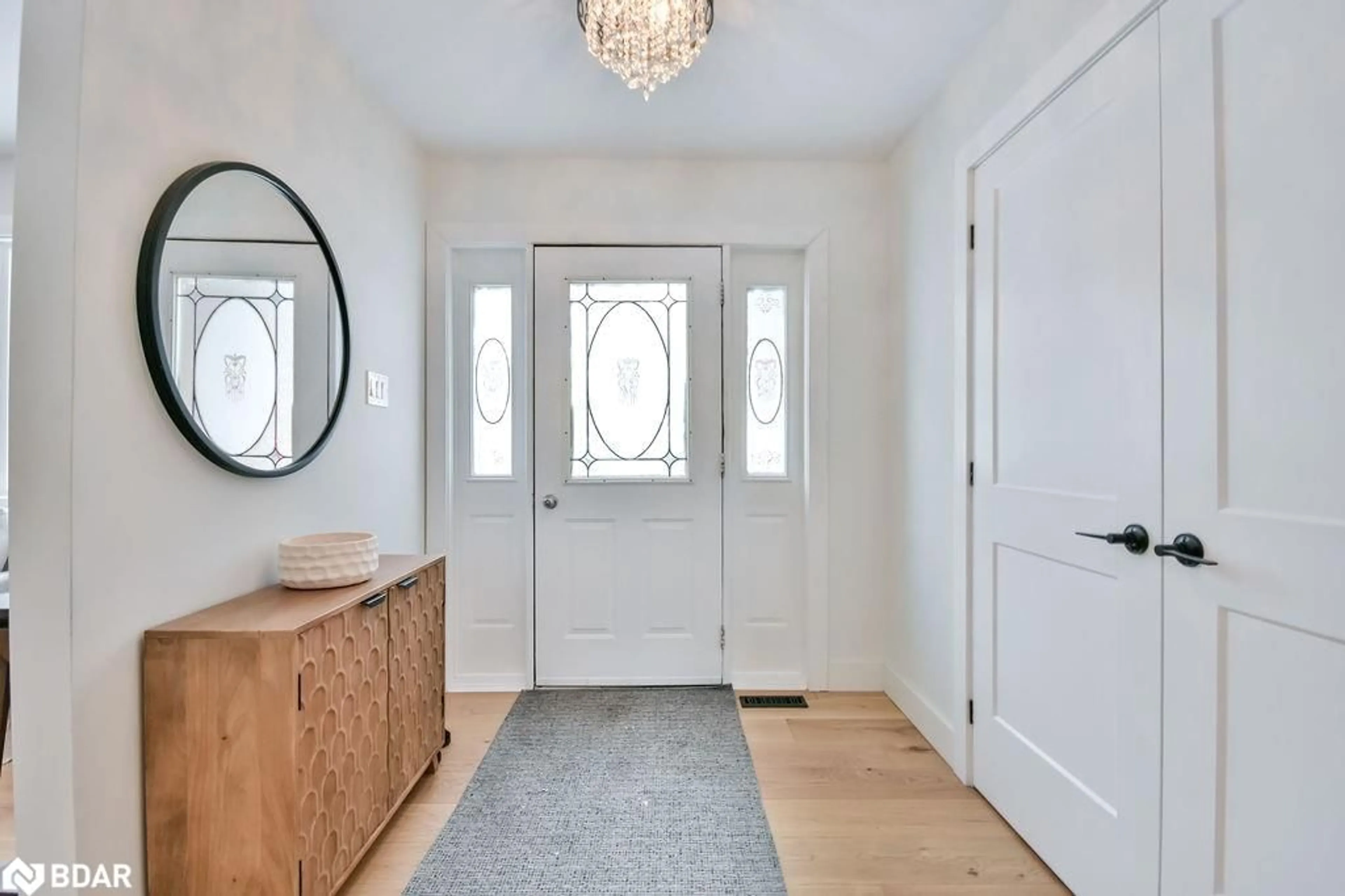 Indoor entryway for 46 Holloway Lane, Midhurst Ontario L0L 1X1