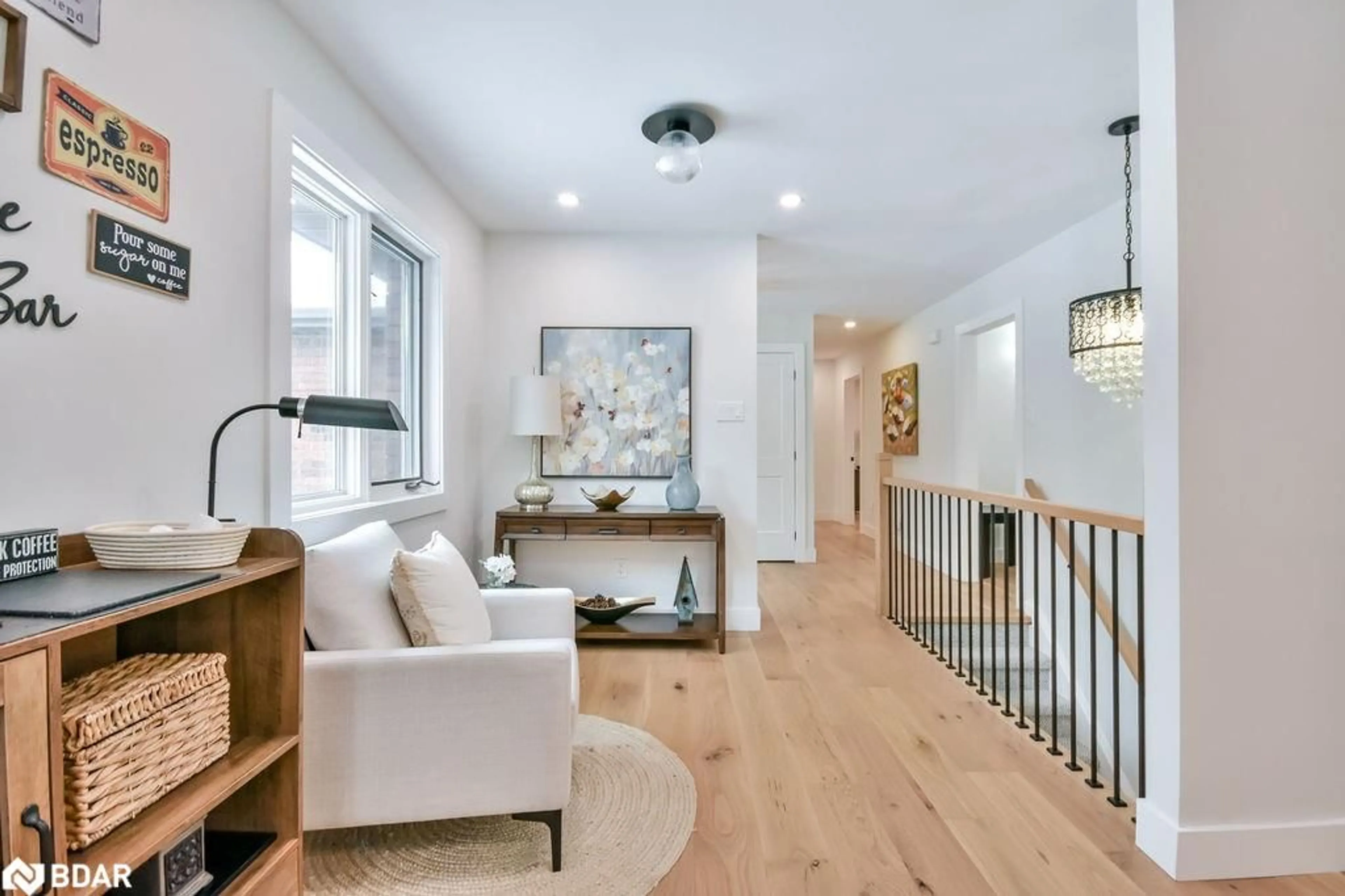 Indoor entryway for 46 Holloway Lane, Midhurst Ontario L0L 1X1