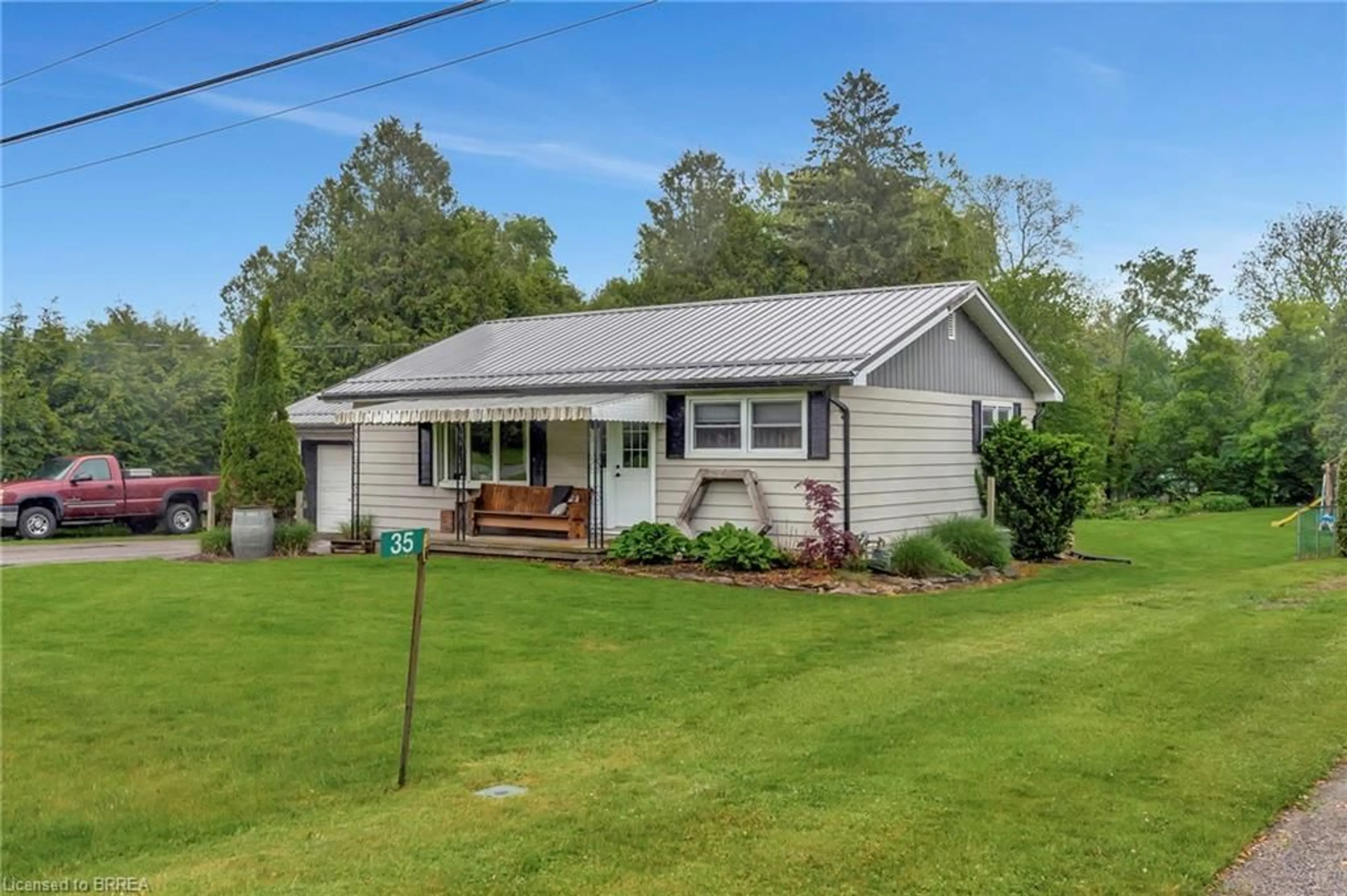 Home with vinyl exterior material, street for 31 Alpha St, Delhi Ontario N4B 1B1