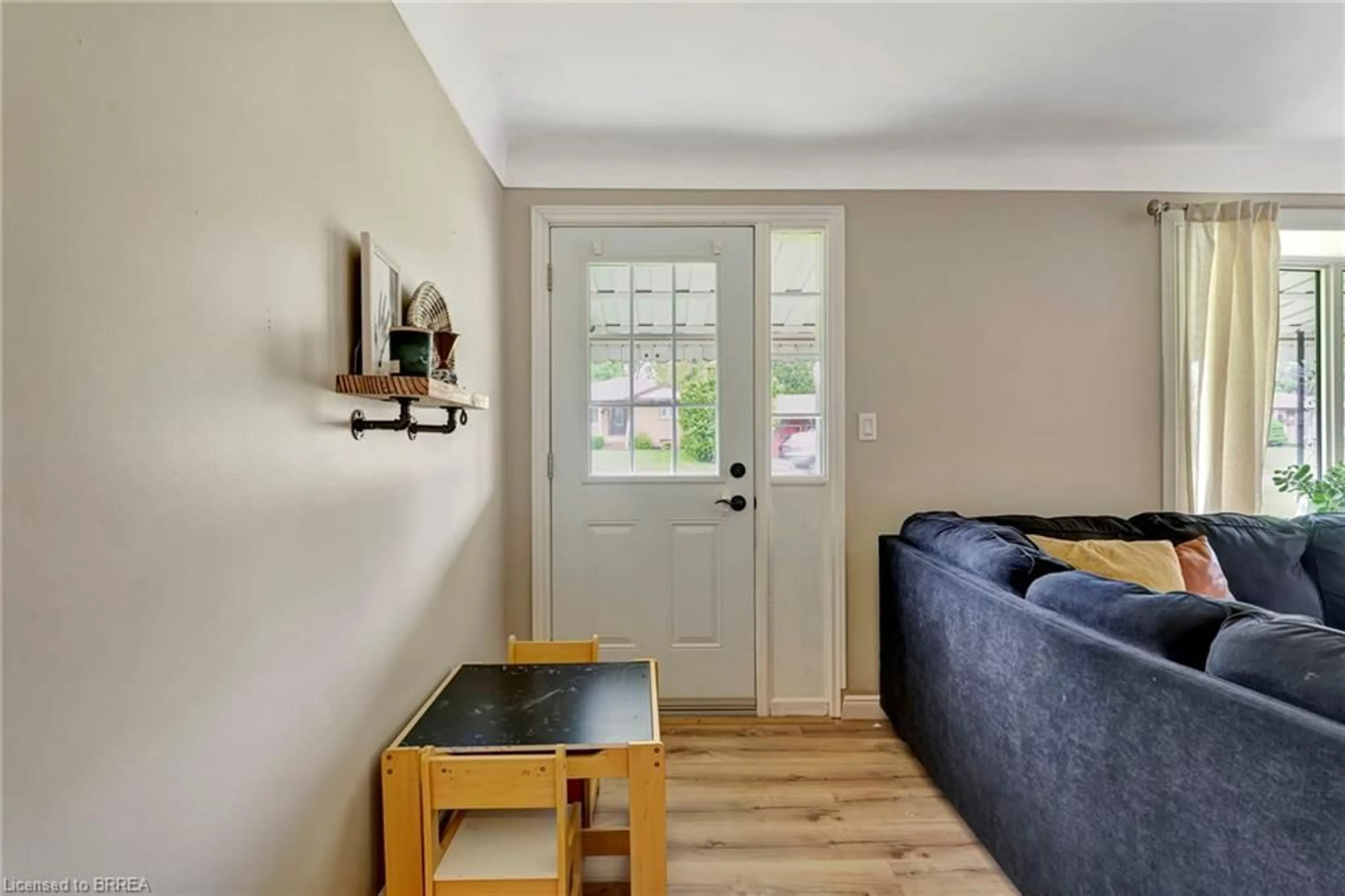 Indoor entryway for 31 Alpha St, Delhi Ontario N4B 1B1