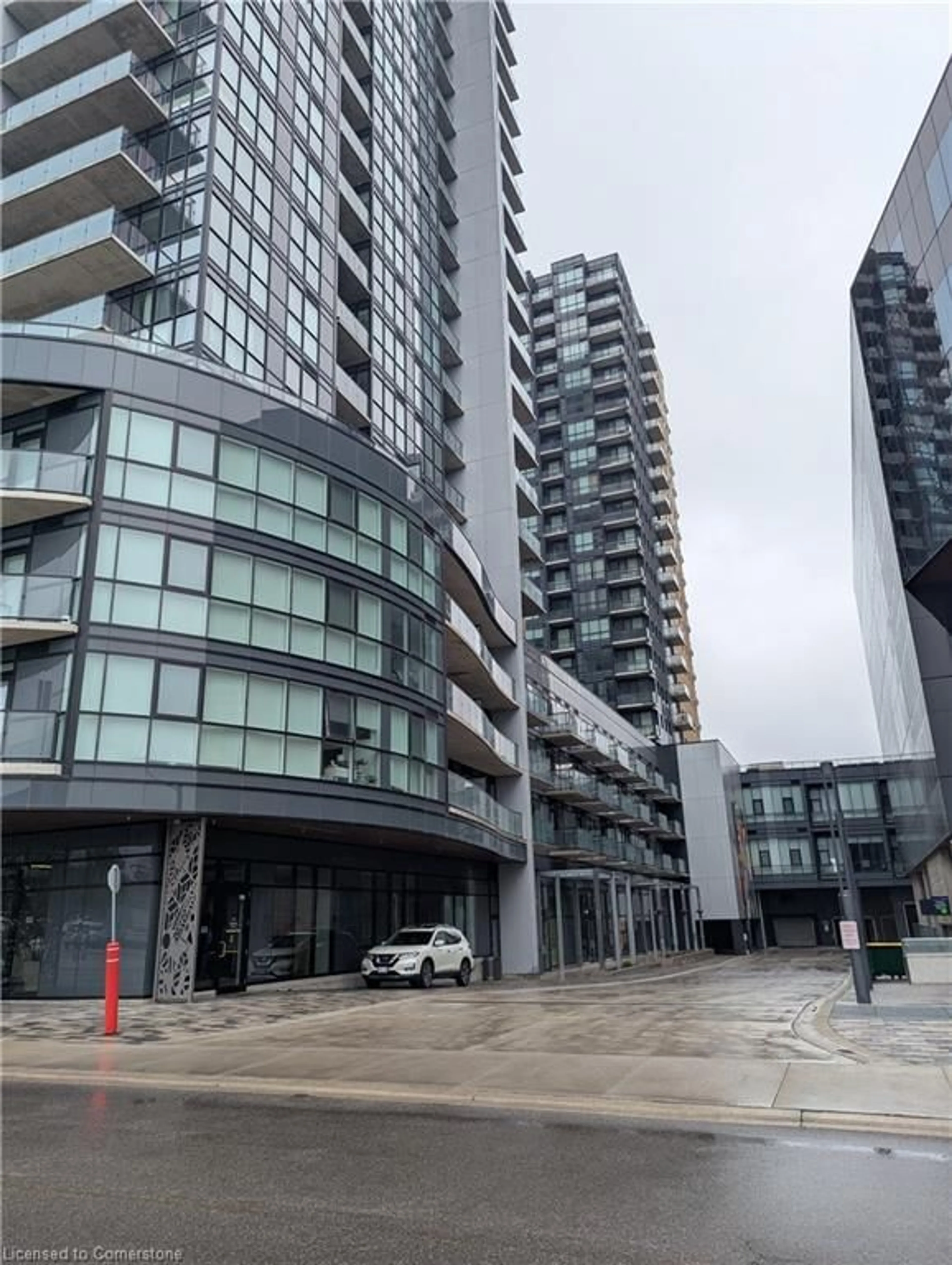 Indoor foyer for 108 Garment St #1102, Kitchener Ontario N2G 0E2