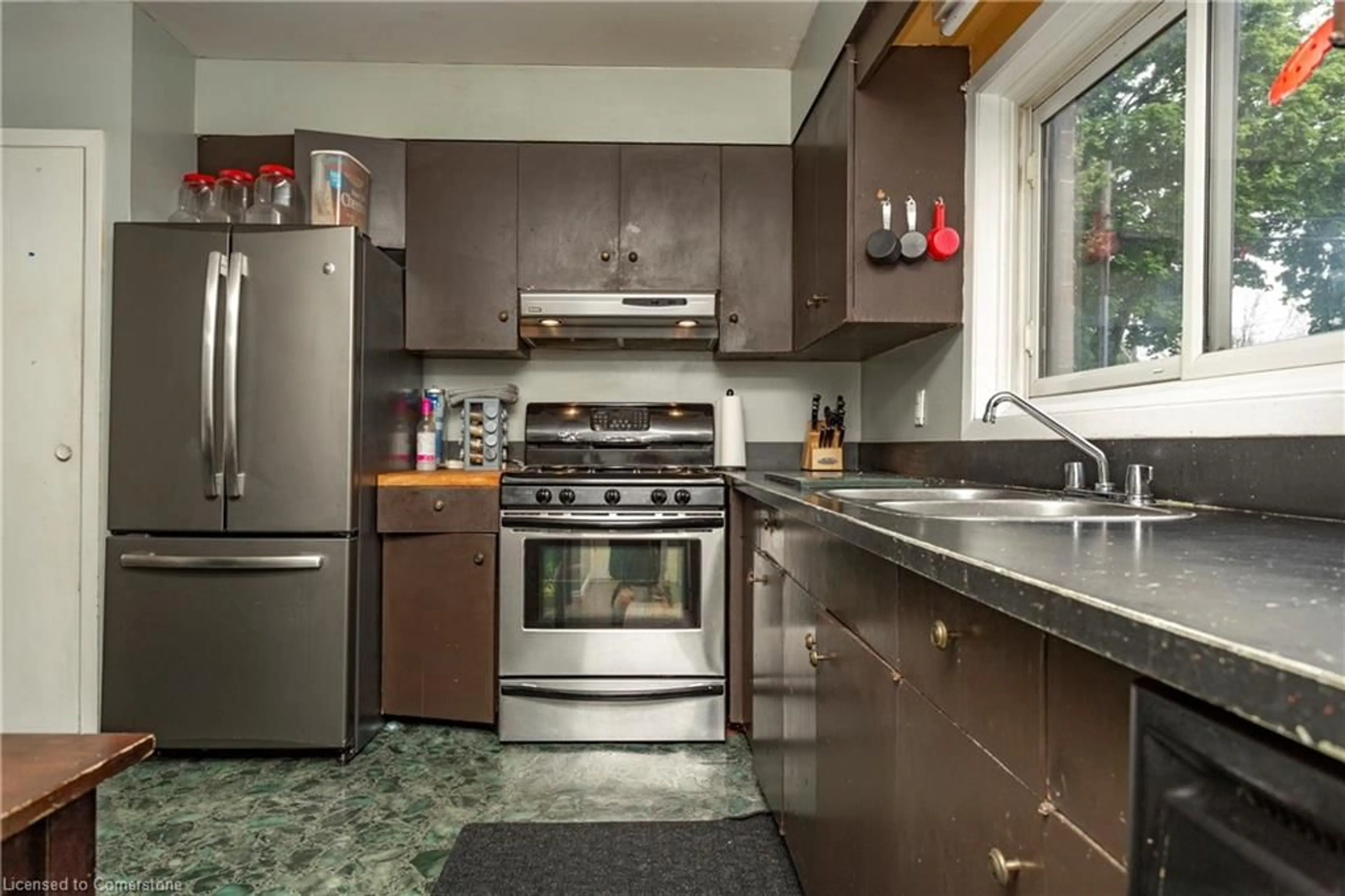 Standard kitchen, unknown for 43 Kenilworth St, Hamilton Ontario L8K 2S7