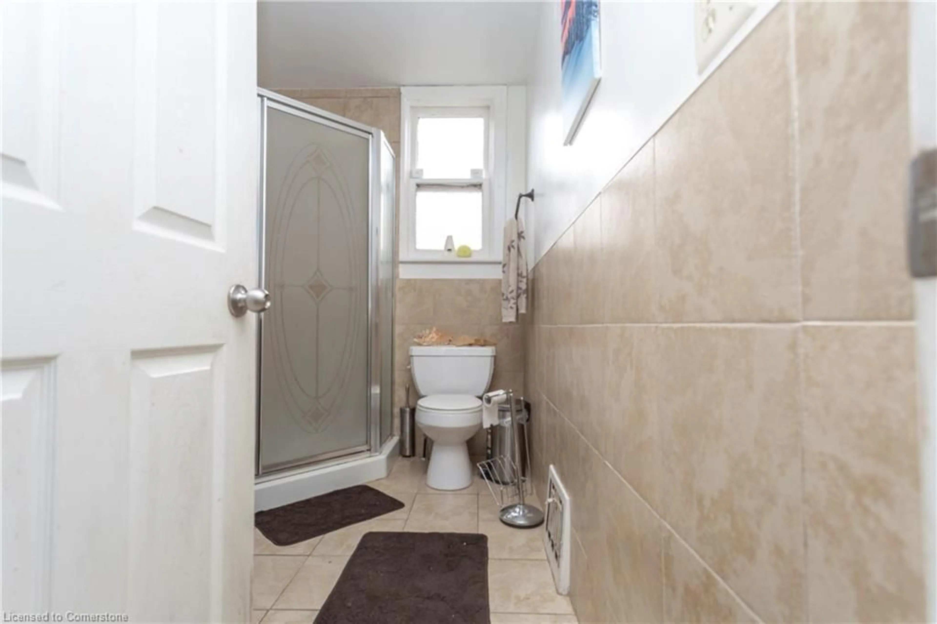 Standard bathroom, ceramic/tile floor for 43 Kenilworth St, Hamilton Ontario L8K 2S7