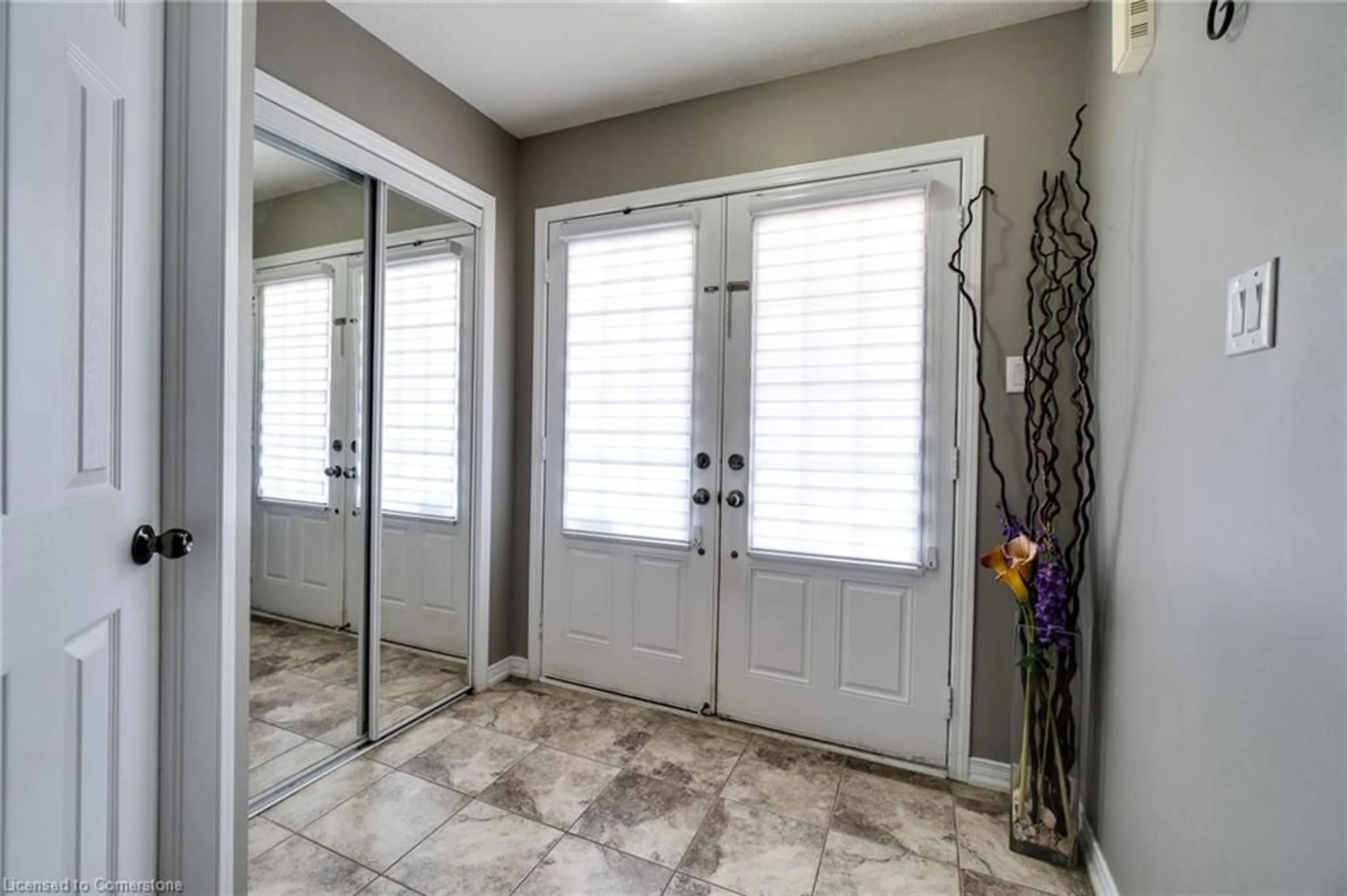 Indoor entryway for 230 English Lane Lane, Brantford Ontario N3T 0K2