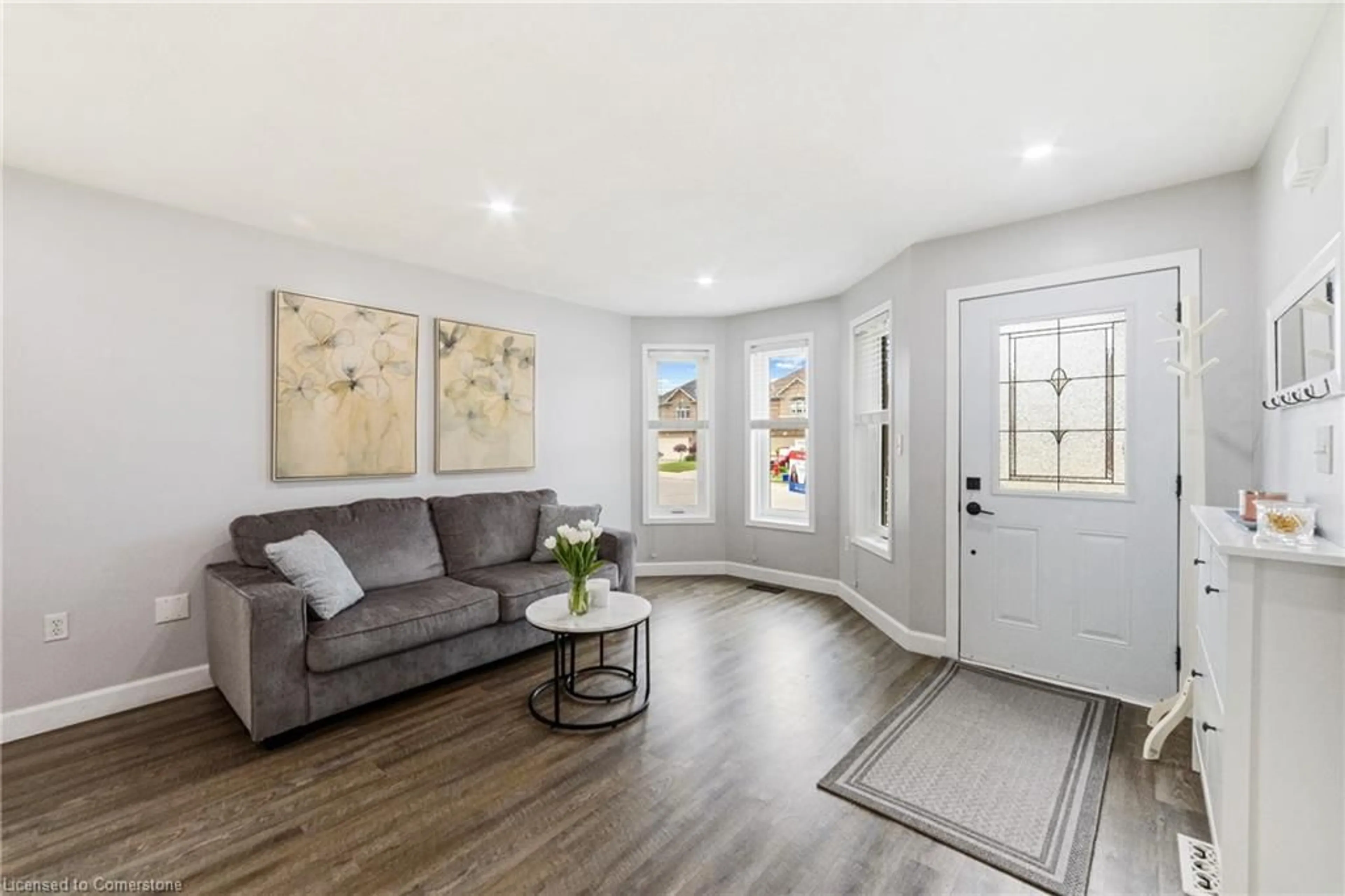 Indoor entryway for 29 Briarose Pl, Hamilton Ontario L9C 7V2