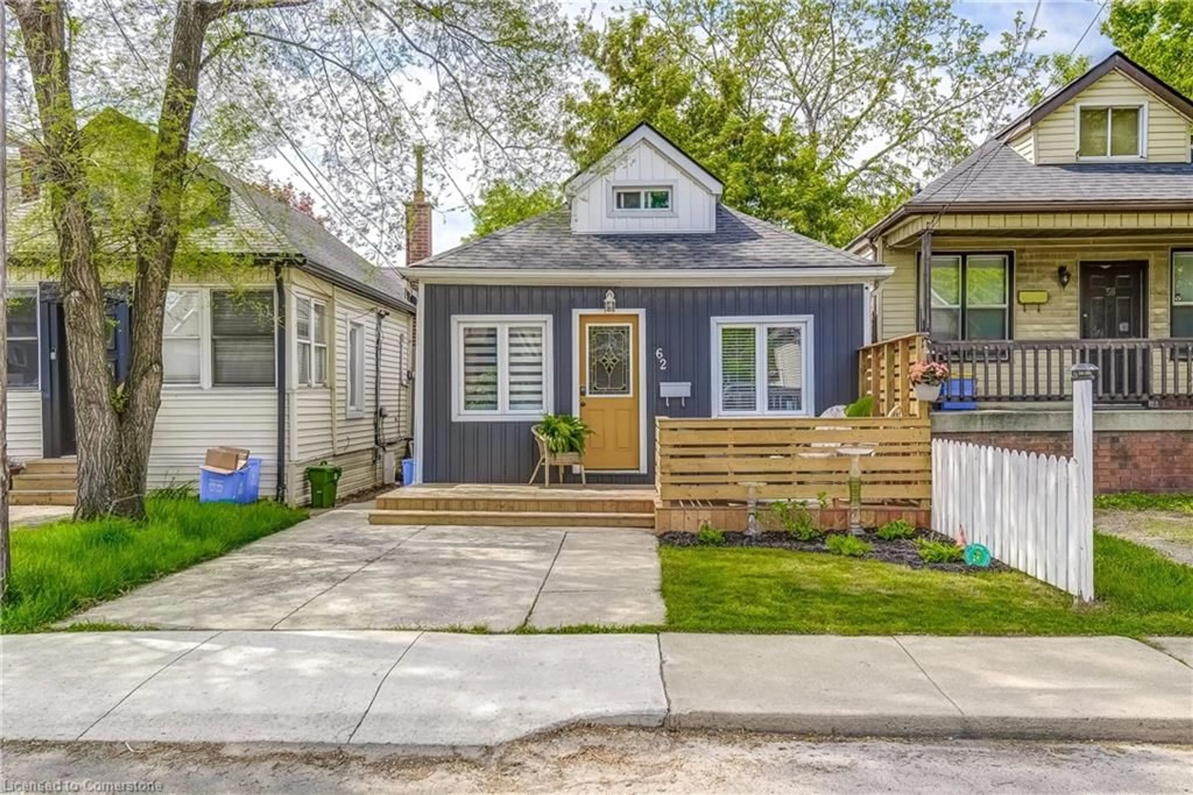 Home with vinyl exterior material, street for 62 Argyle Ave, Hamilton Ontario L8H 2S9