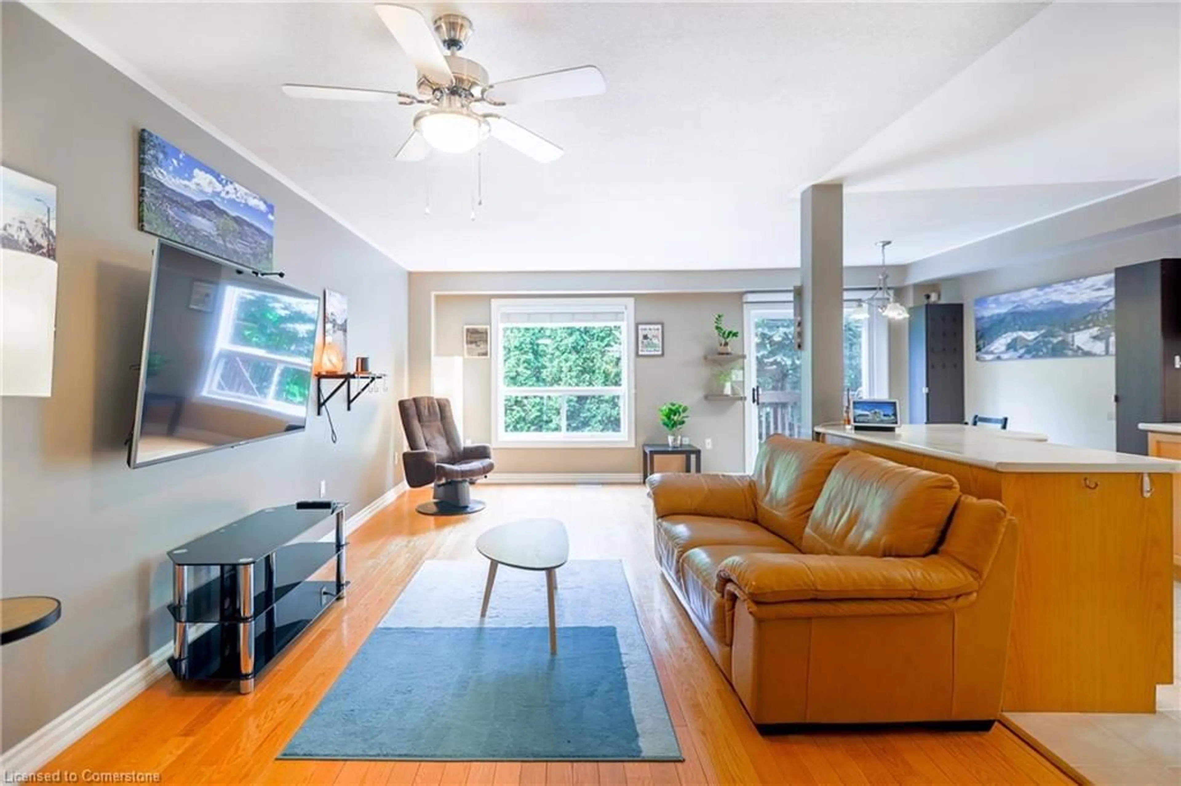 Living room with furniture, unknown for 346 Highland Rd #50, Hamilton Ontario L8J 3T3