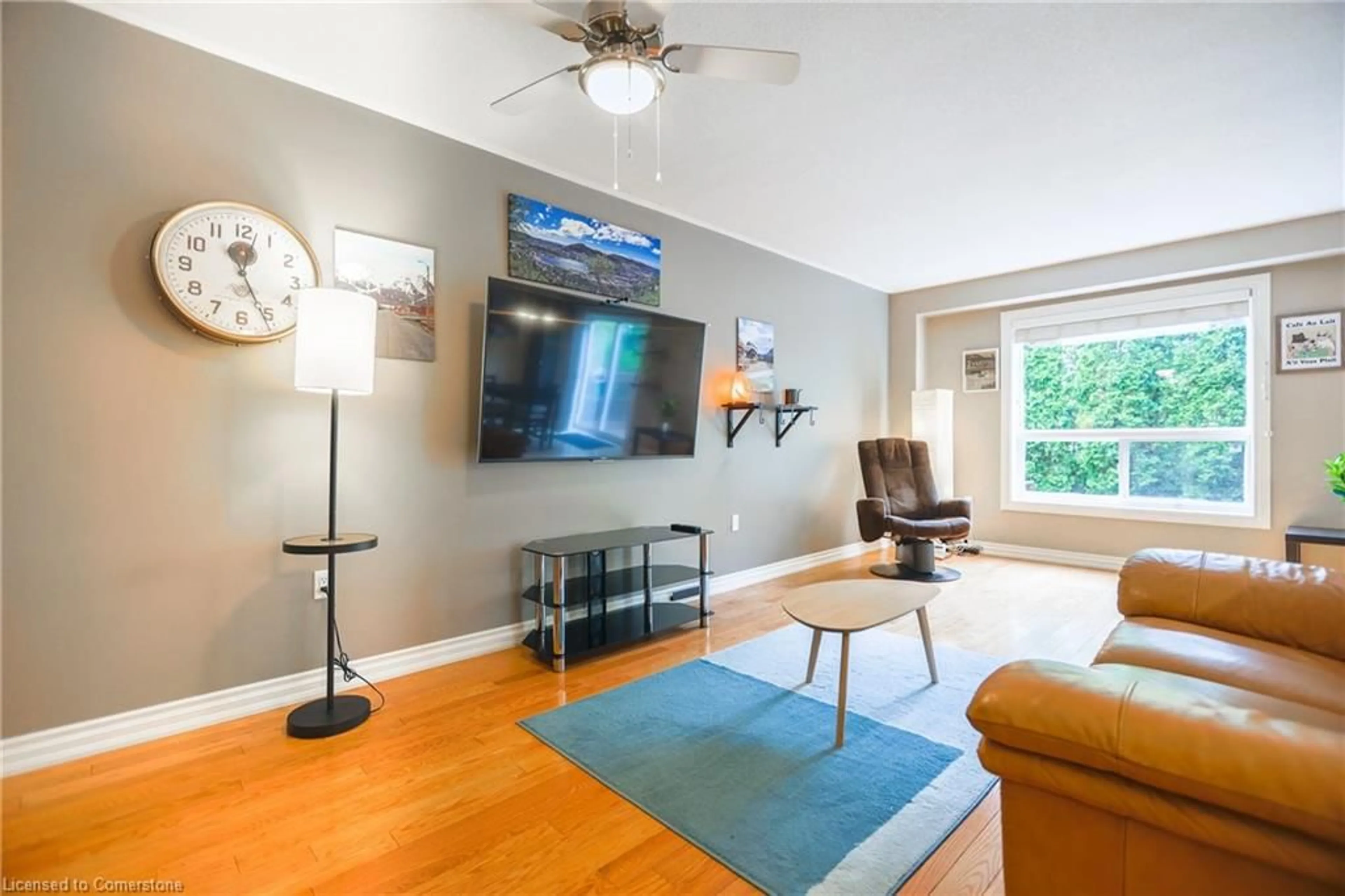Living room with furniture, unknown for 346 Highland Rd #50, Hamilton Ontario L8J 3T3