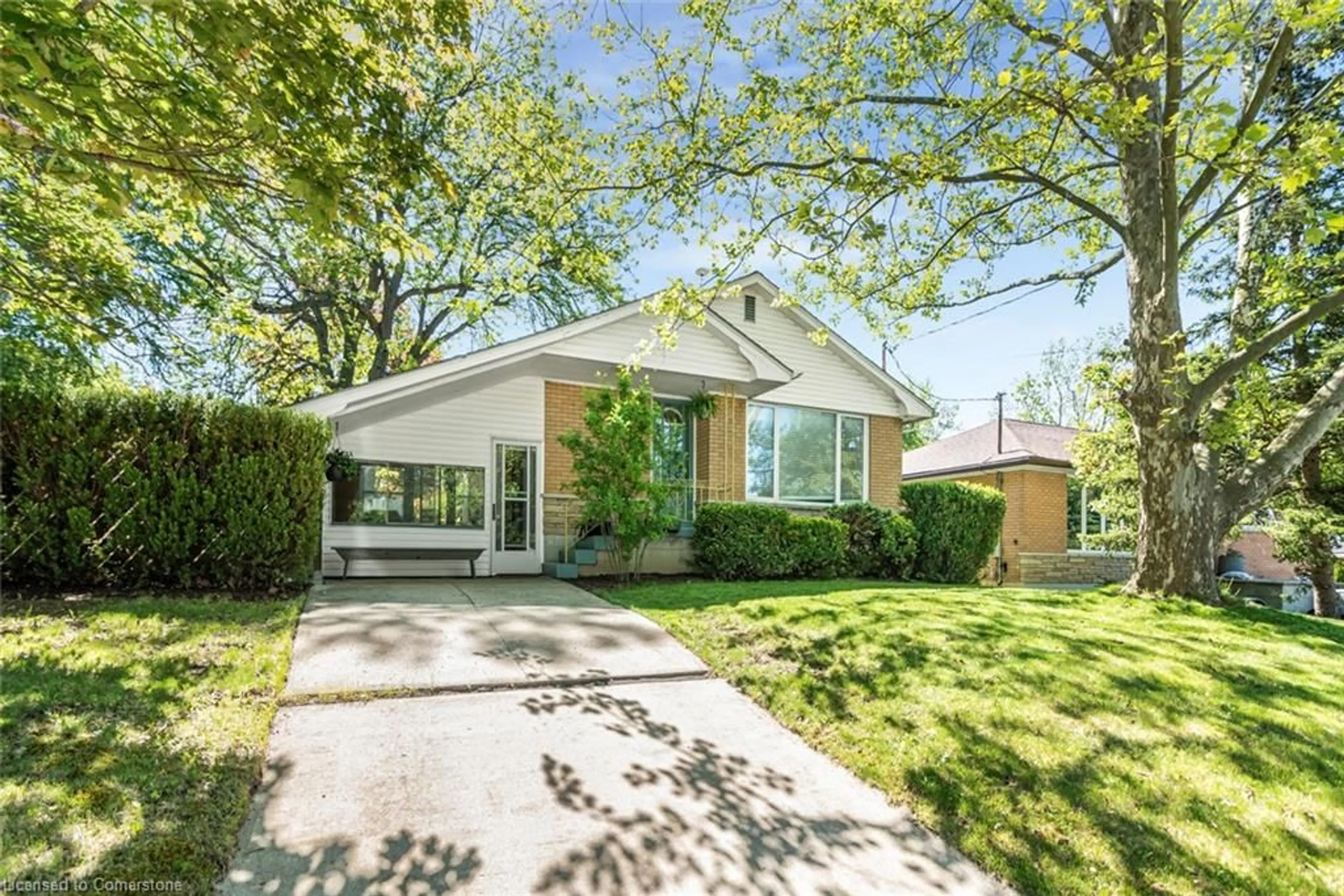 Home with brick exterior material, street for 100 Ross St, Caledonia Ontario N3W 1A9
