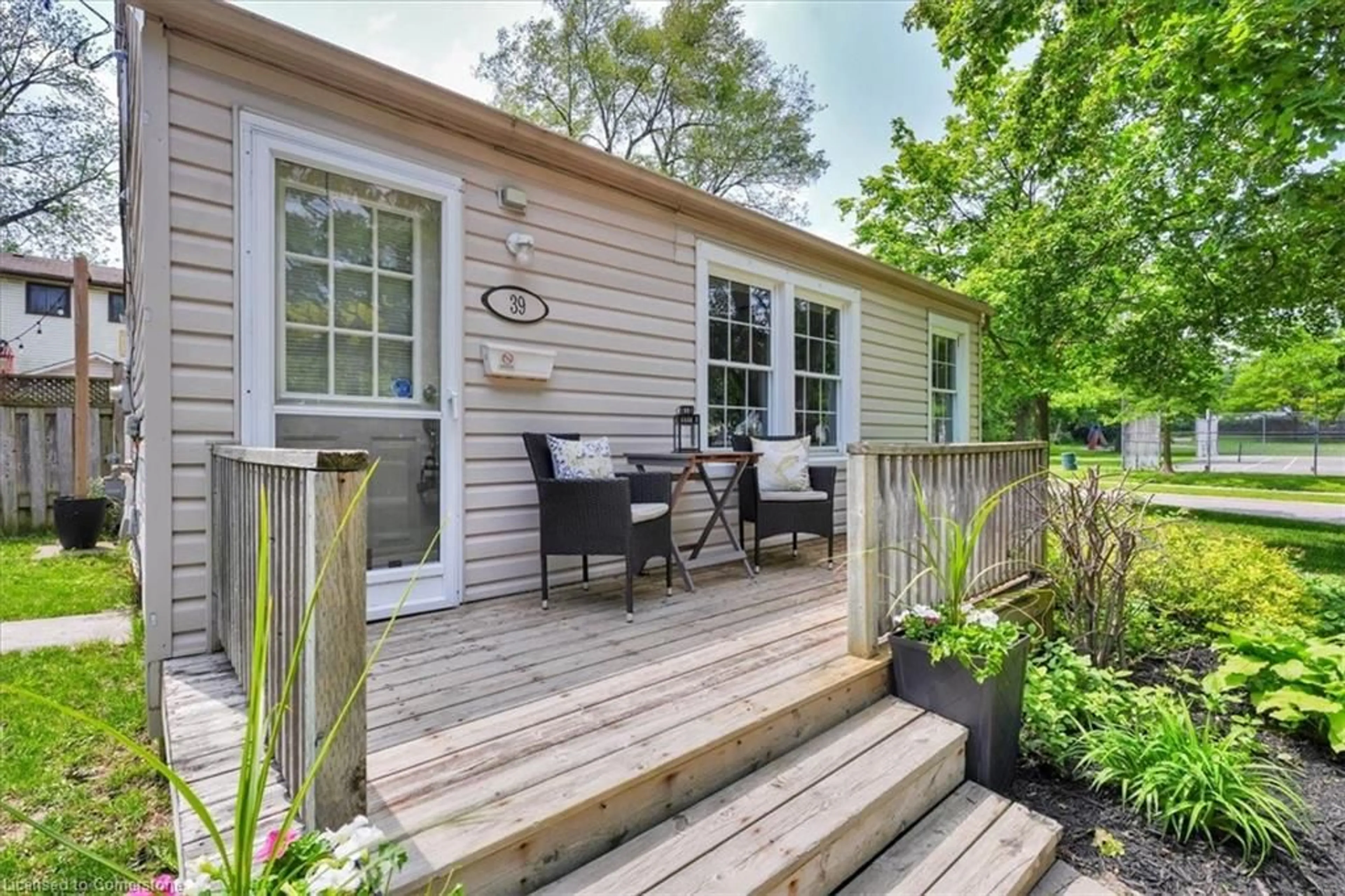 Patio, water/lake/river/ocean view for 39 Brant Cres, Kitchener Ontario N2M 4A2