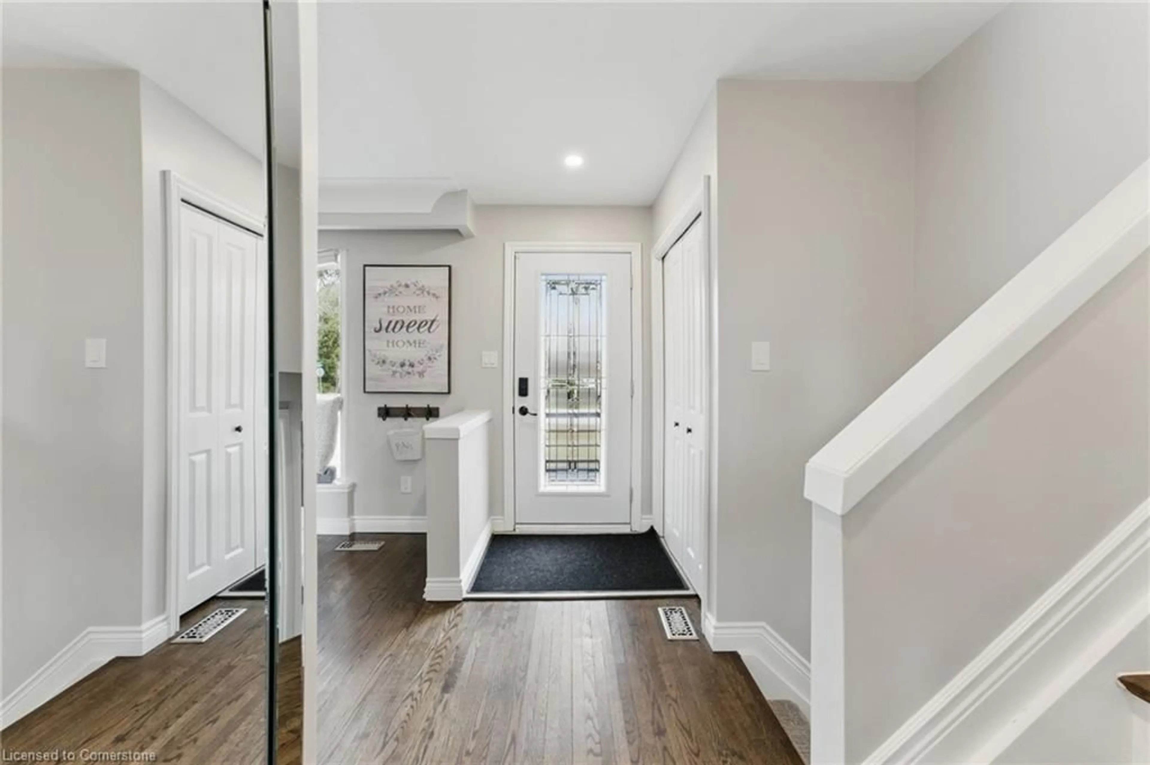 Indoor entryway for 160 Council Cres, Ancaster Ontario L9G 1V1