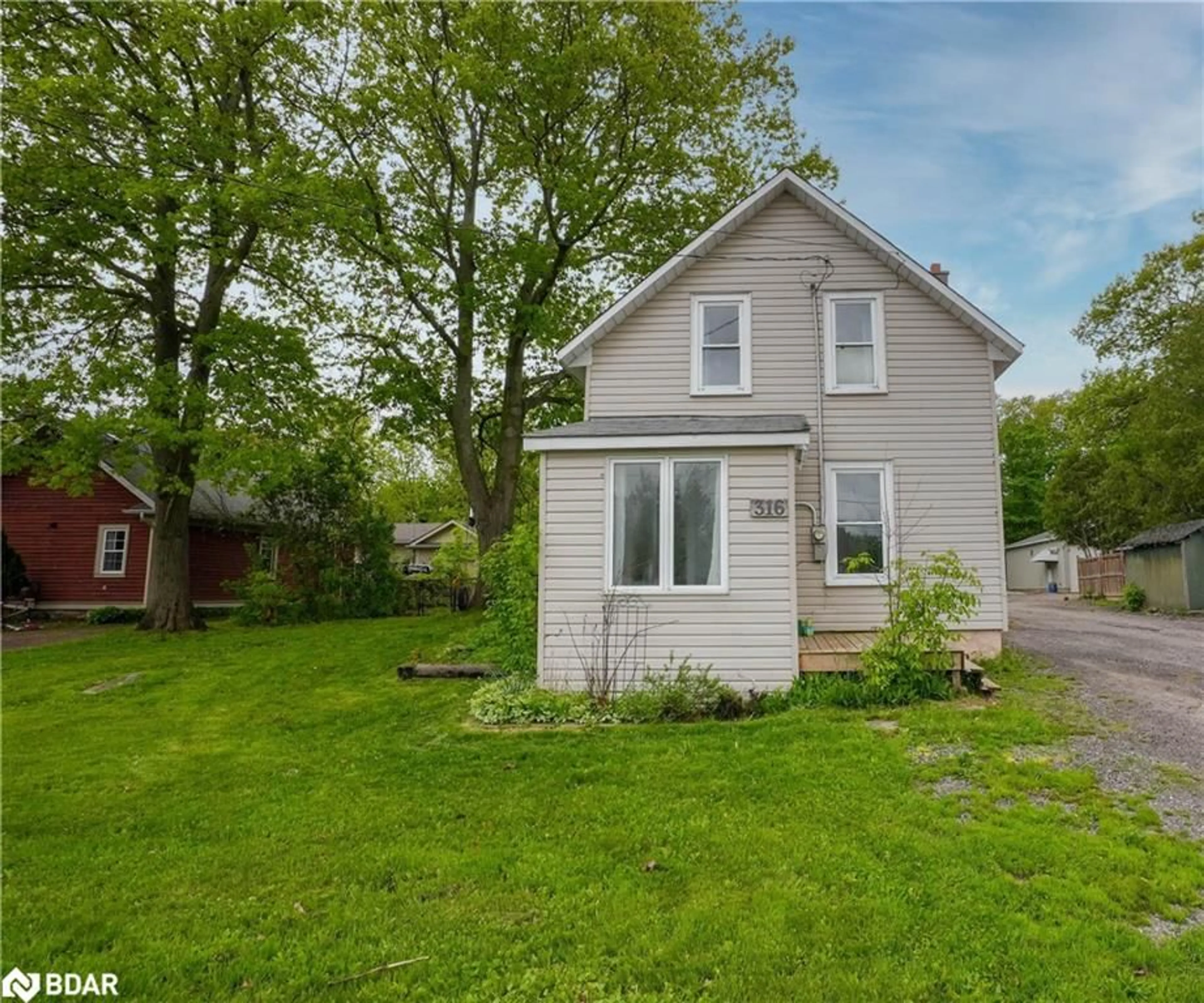 A pic from outside/outdoor area/front of a property/back of a property/a pic from drone, street for 316 Park St, Victoria Harbour Ontario L0K 2A0