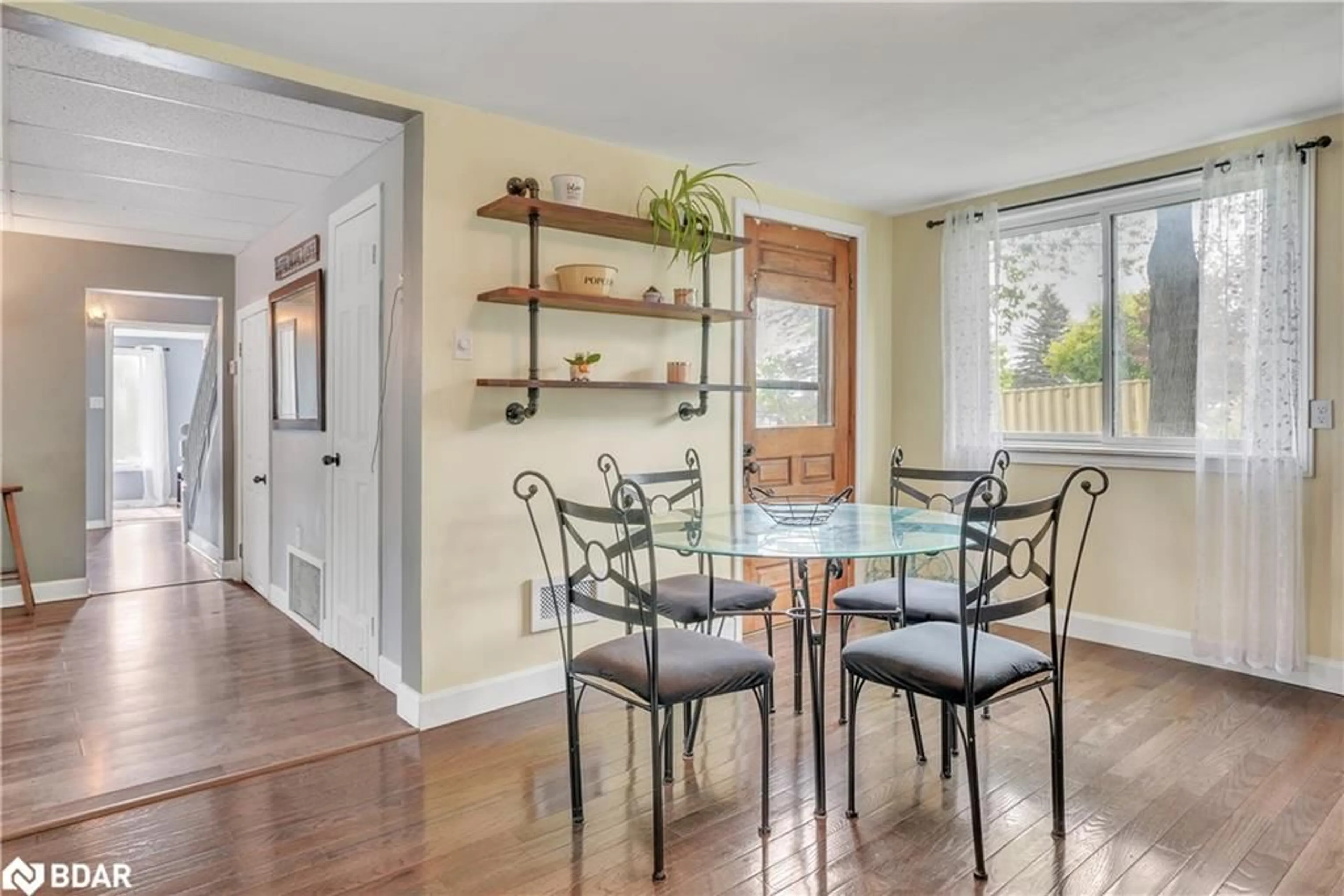 Dining room, wood/laminate floor for 316 Park St, Victoria Harbour Ontario L0K 2A0